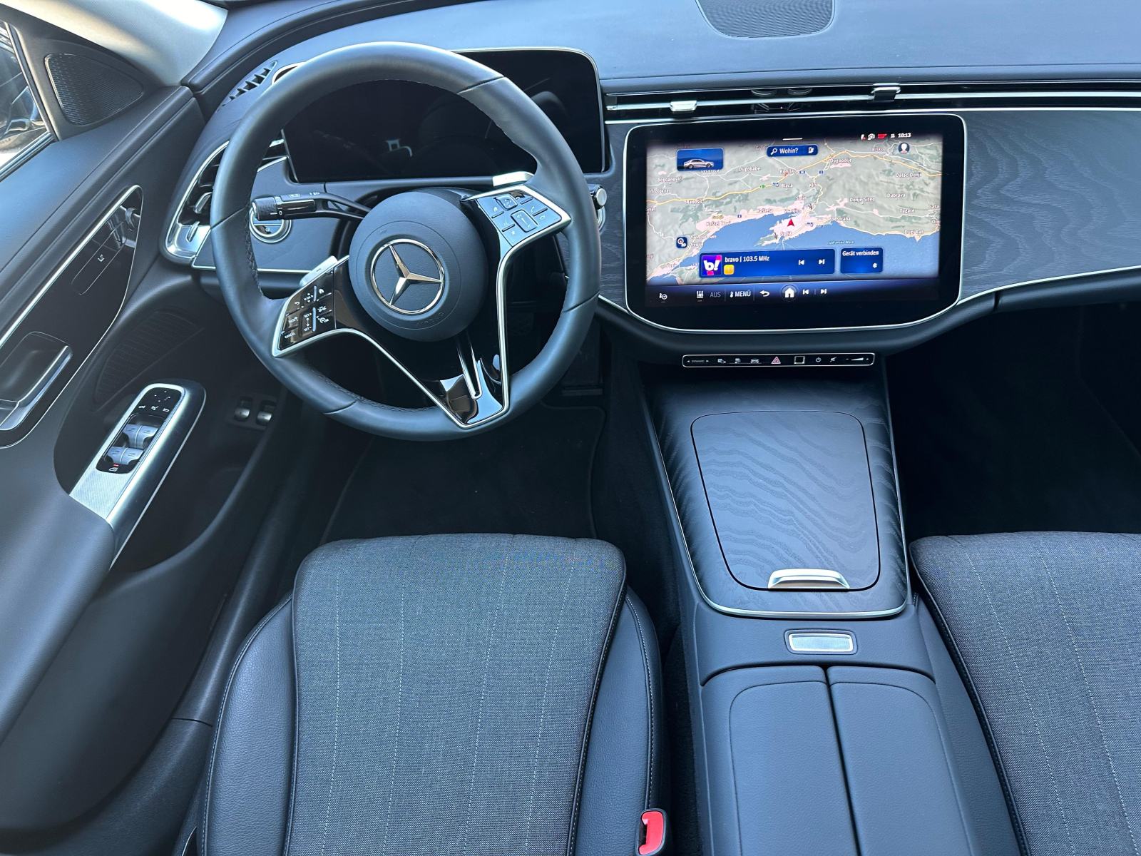 Mercedes-Benz E300 e Plug-in Hybrid 2024. godište (12/2024.), fotografija 12