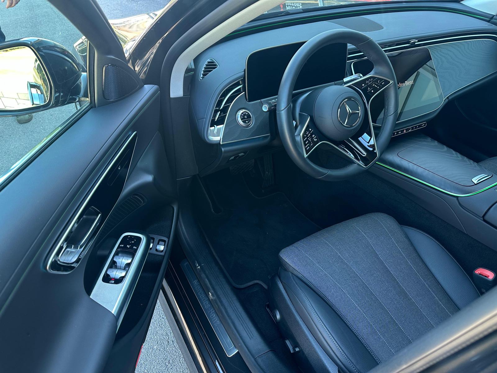 Mercedes-Benz E300 e Plug-in Hybrid 2024. godište (12/2024.), fotografija 13