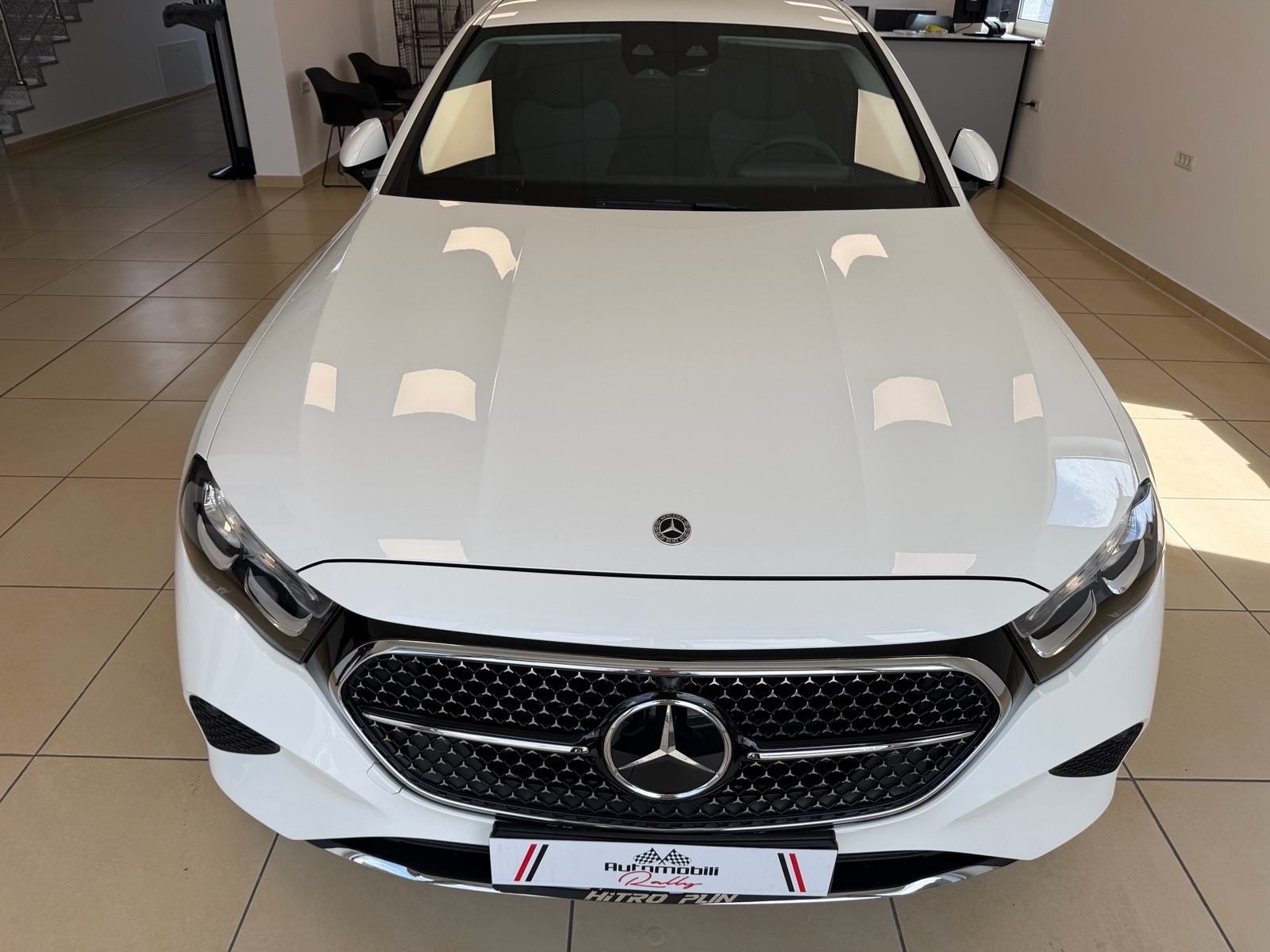 Mercedes-Benz E300e ⭐️SAMO 19000 km⭐️, pogled izvana - slika 2