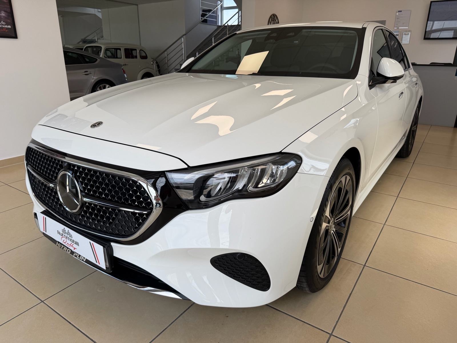 Mercedes-Benz E300e ⭐️SAMO 19000 km⭐️, pogled izvana - slika 3