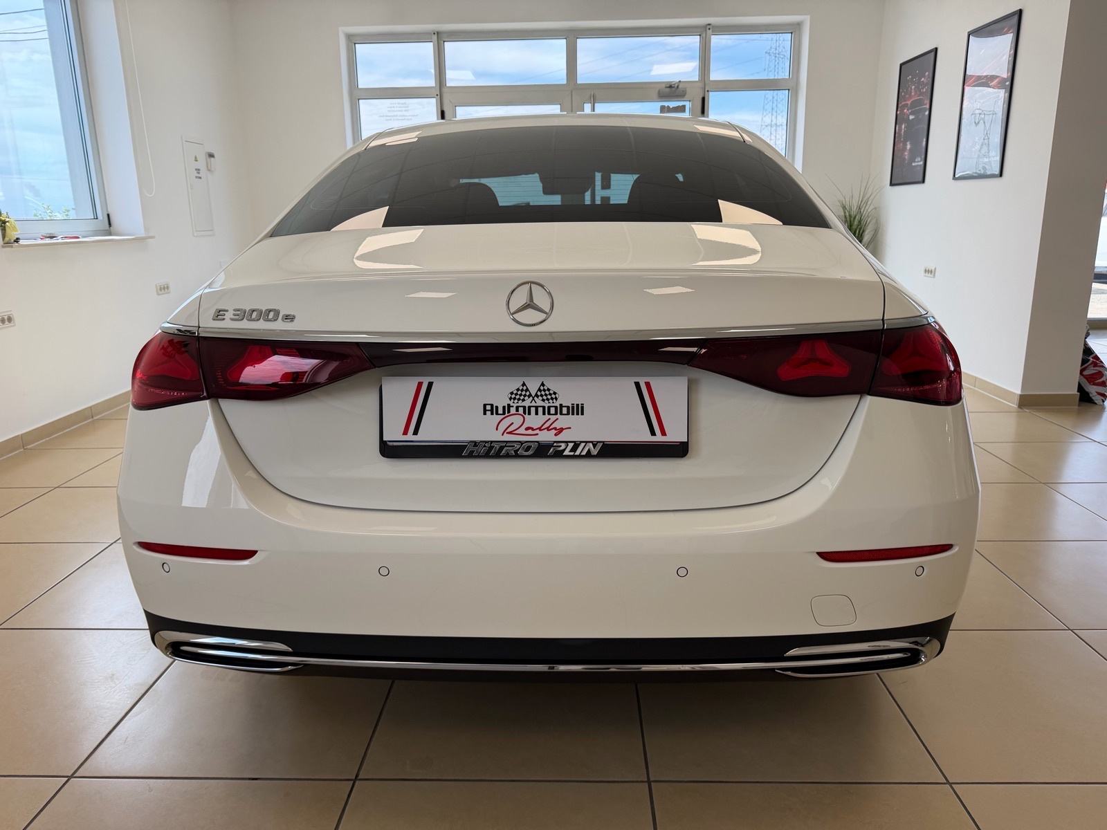 Mercedes-Benz E300e ⭐️SAMO 19000 km⭐️, pogled izvana - slika 5