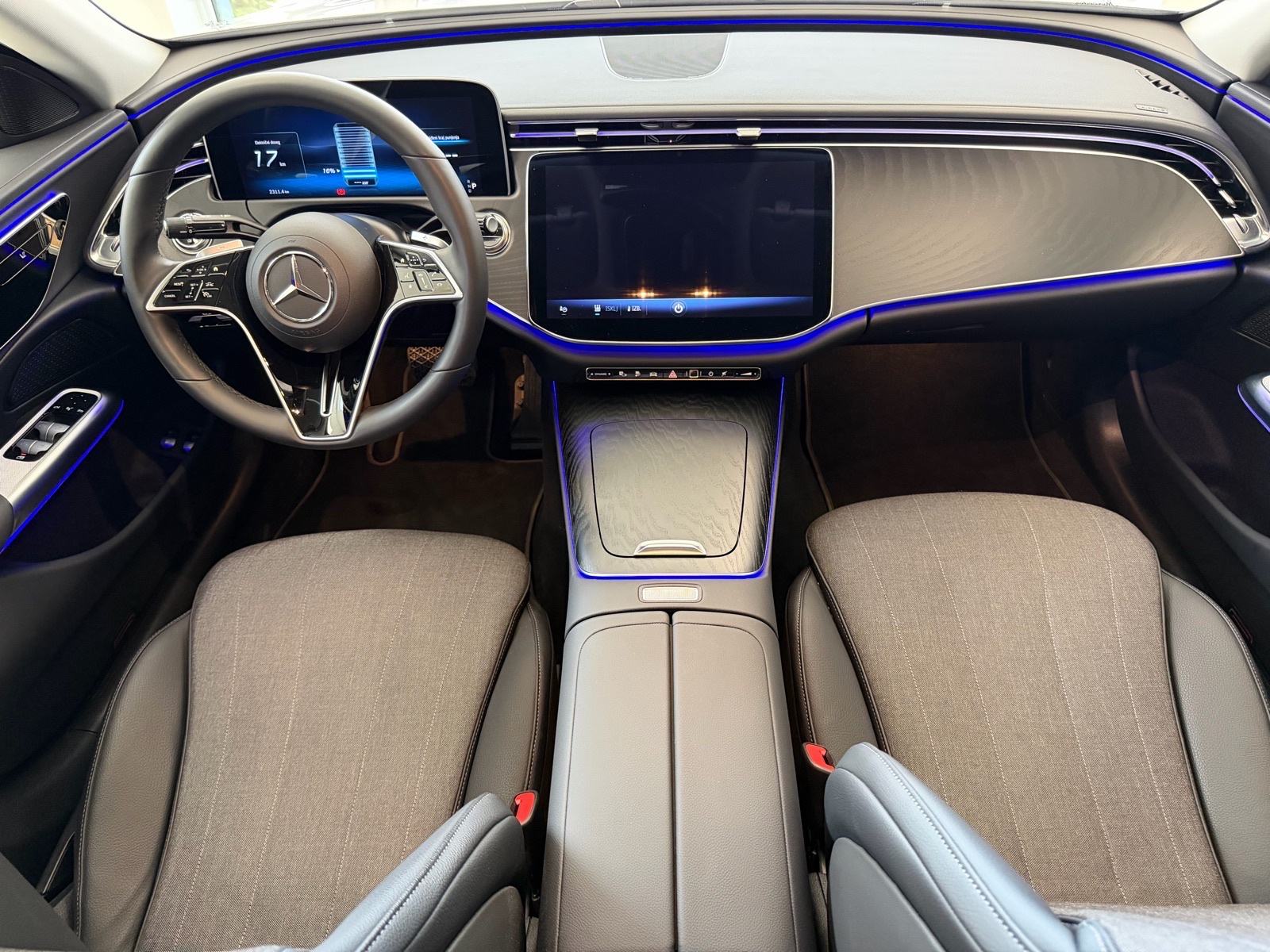 Mercedes-Benz E300e ⭐️SAMO 19000 km⭐️, fotografija 9