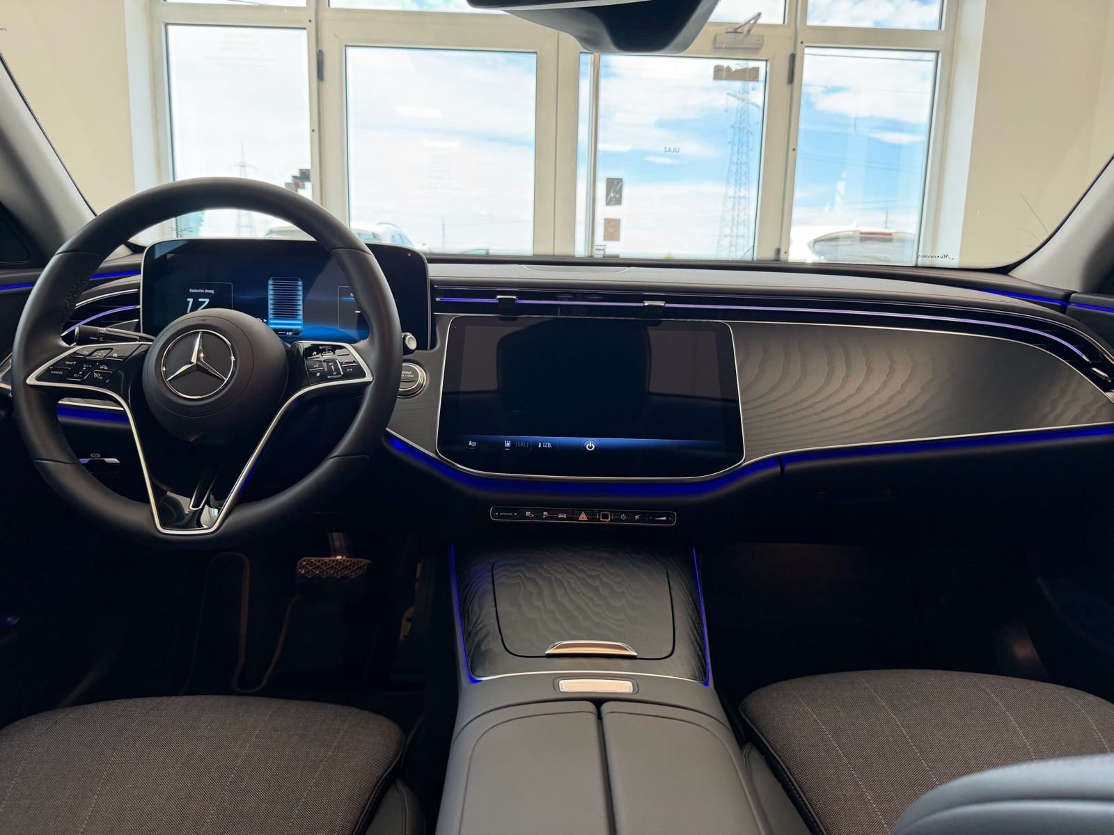 Mercedes-Benz E300e ⭐️SAMO 19000 km⭐️, fotografija 10