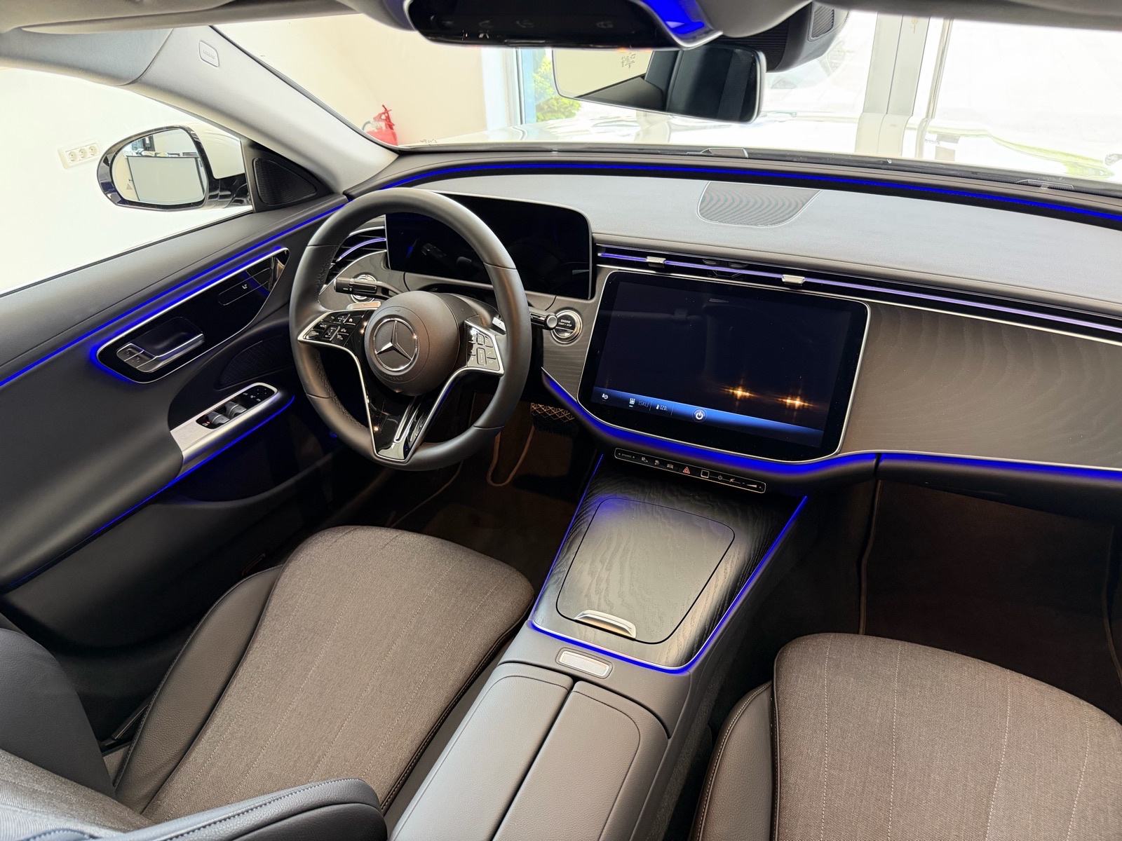 Mercedes-Benz E300e ⭐️SAMO 19000 km⭐️, fotografija 11