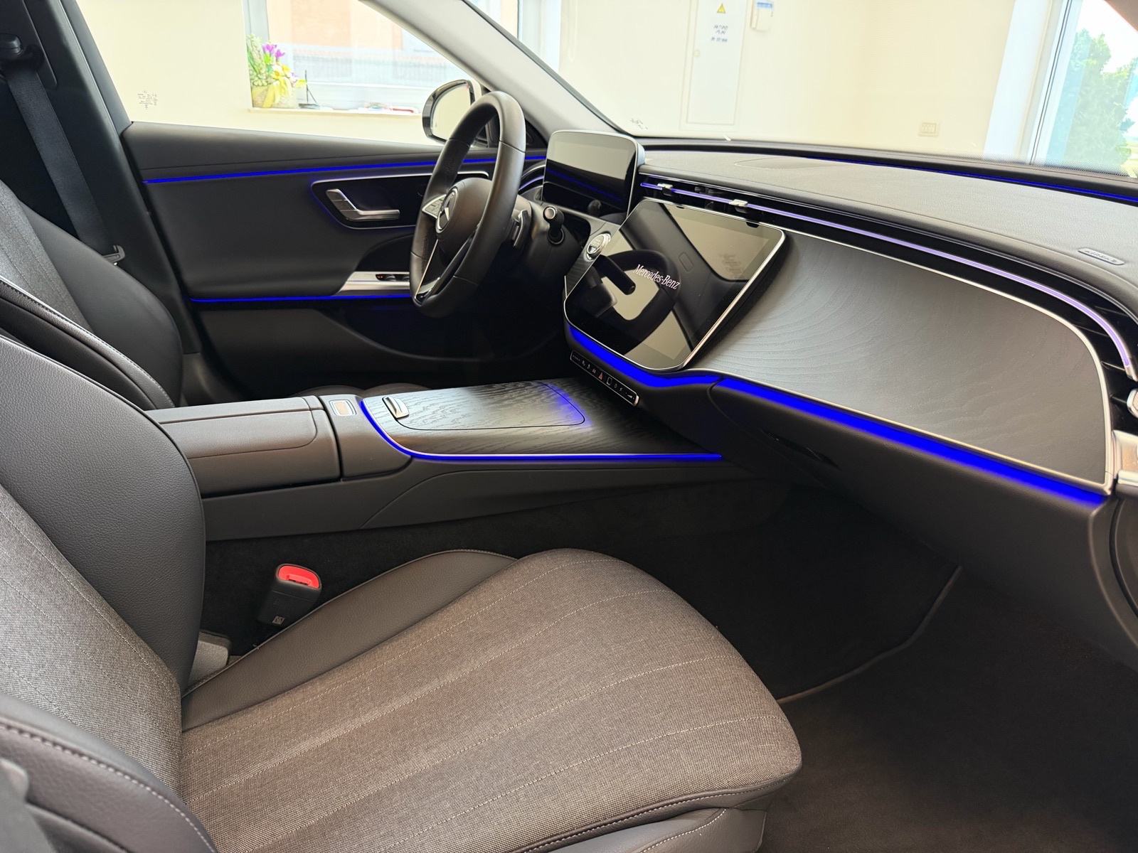 Mercedes-Benz E300e ⭐️SAMO 19000 km⭐️, fotografija 13