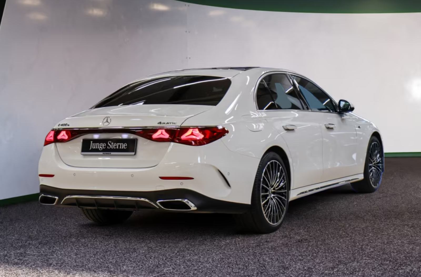 Mercedes-Benz E400e 4M - AMG, SPORT PREM, HUD, PANO, 360, U PDV, pogled izvana - slika 2