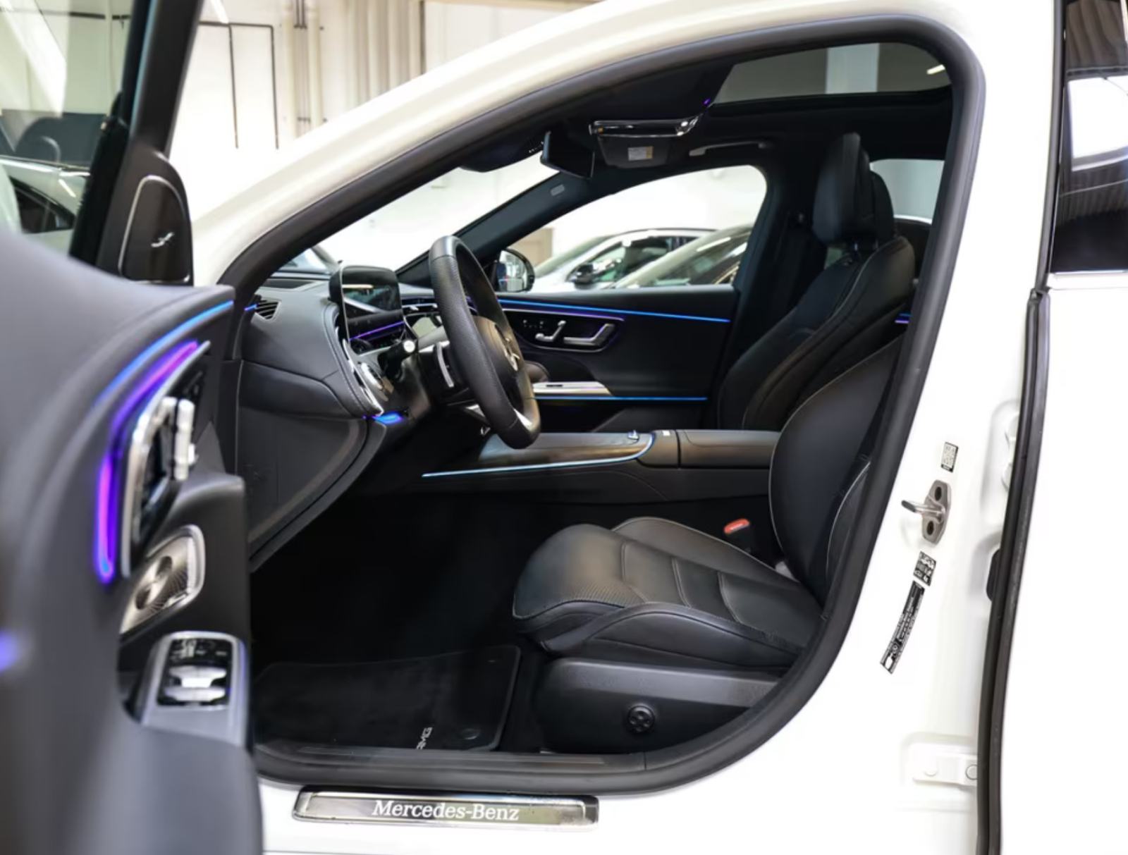 Mercedes-Benz E400e 4M - AMG, SPORT PREM, HUD, PANO, 360, U PDV, pogled izvana - slika 4