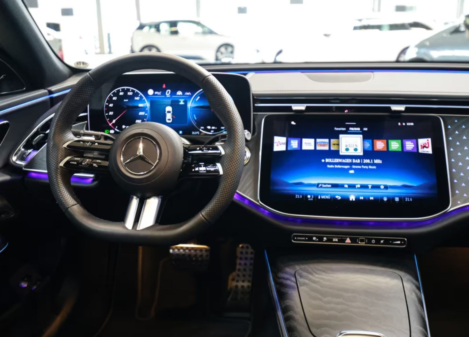 Mercedes-Benz E400e 4M - AMG, SPORT PREM, HUD, PANO, 360, U PDV, pogled izvana - slika 3
