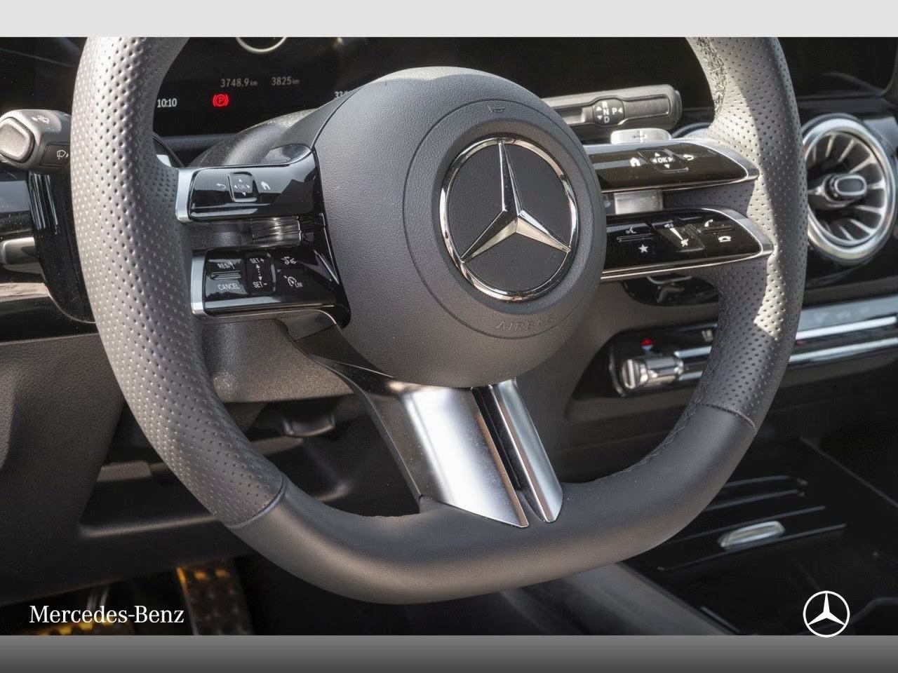 Mercedes-Benz GLA 180 AMG automatik, fotografija 15