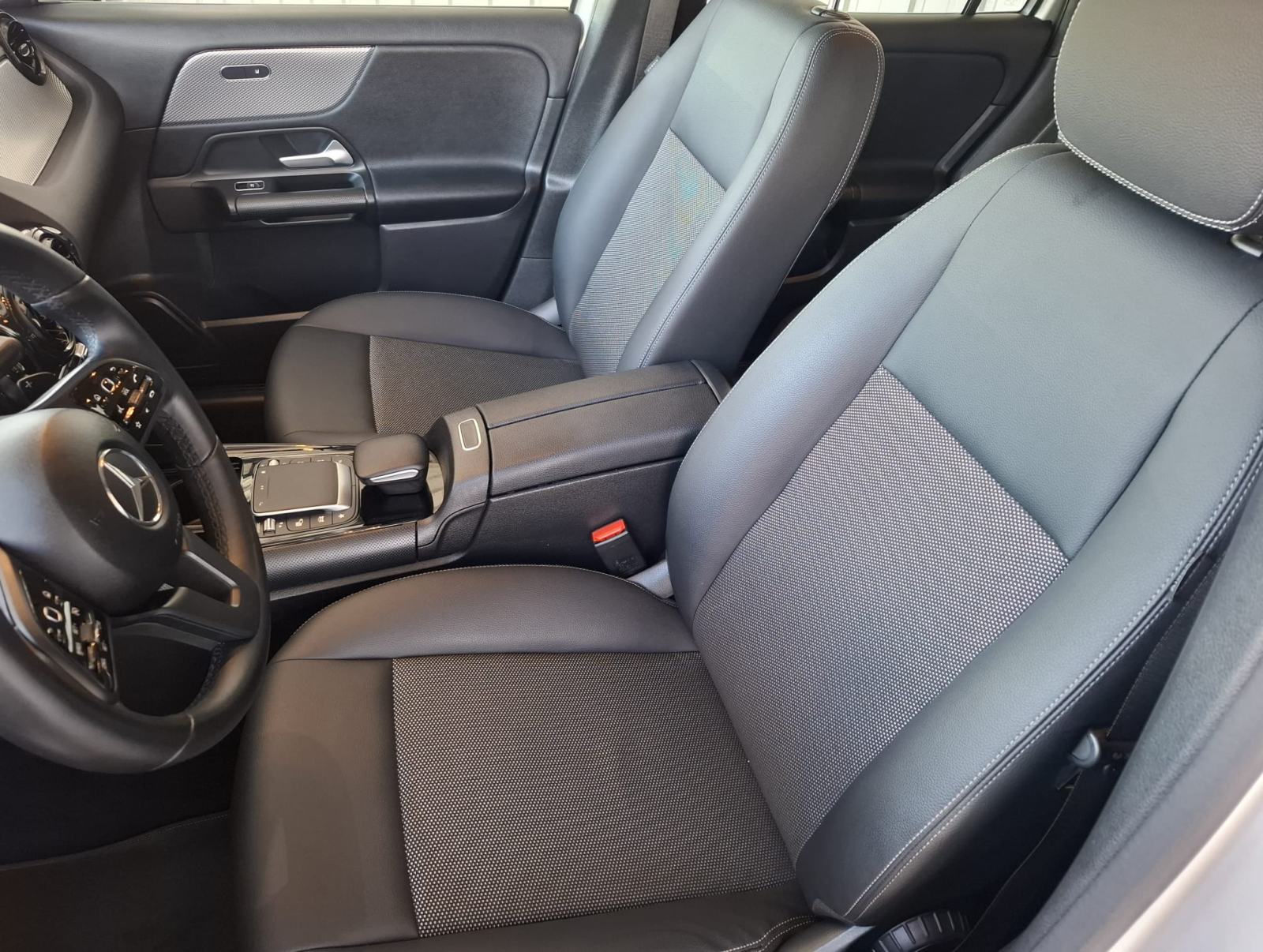 Mercedes-Benz GLA 180 d AUTOMATIK LUXURY NAVI 2xPDC FULL LED GARANCIJA, fotografija 9