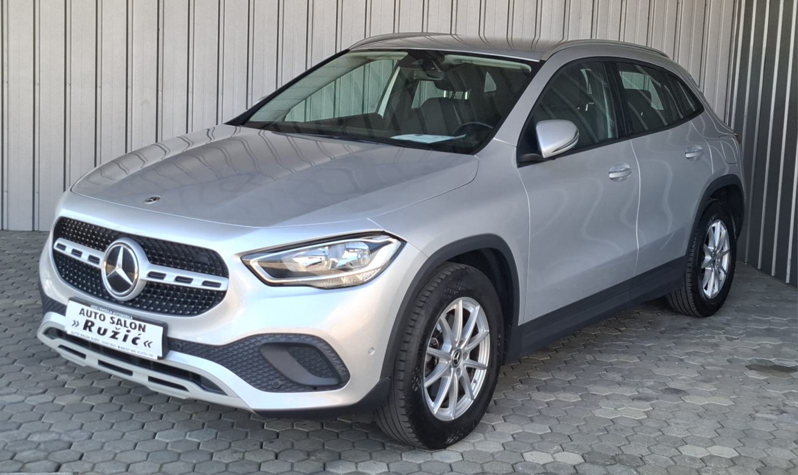 Mercedes-Benz GLA 180 d AUTOMATIK LUXURY NAVI 2xPDC FULL LED GARANCIJA, pogled izvana - slika 1