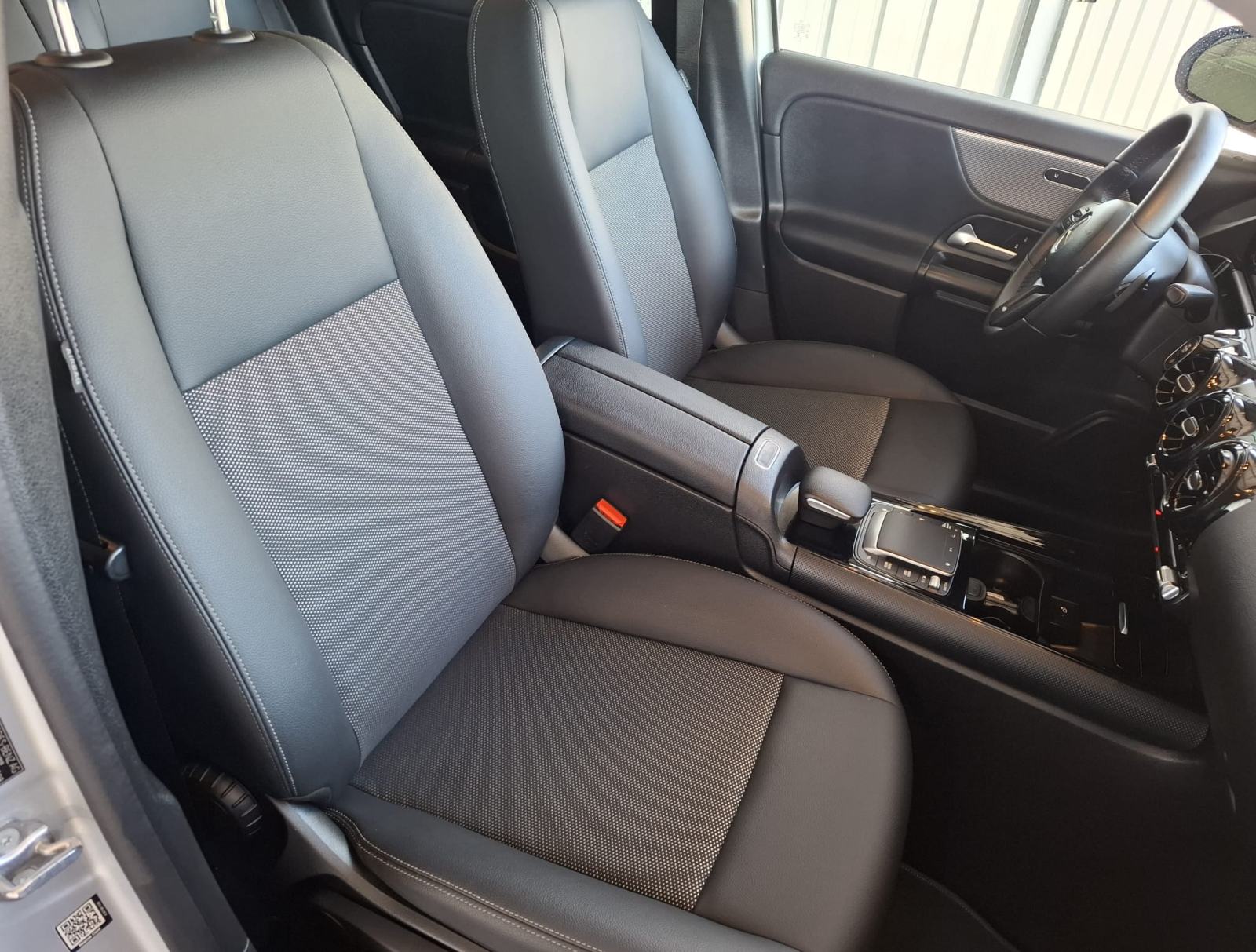 Mercedes-Benz GLA 180 d AUTOMATIK LUXURY NAVI 2xPDC FULL LED GARANCIJA, fotografija 8