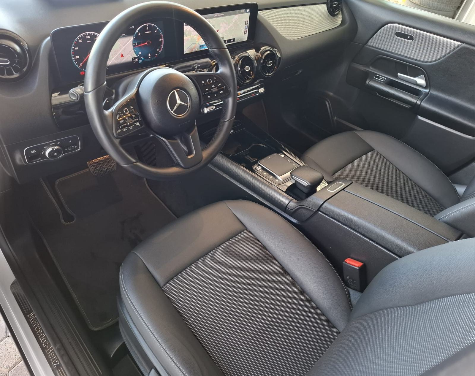 Mercedes-Benz GLA 180 d AUTOMATIK LUXURY NAVI 2xPDC FULL LED GARANCIJA, fotografija 10