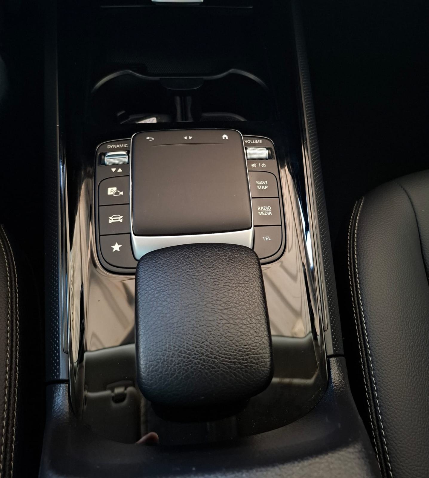Mercedes-Benz GLA 180 d AUTOMATIK LUXURY NAVI 2xPDC FULL LED GARANCIJA, fotografija 17