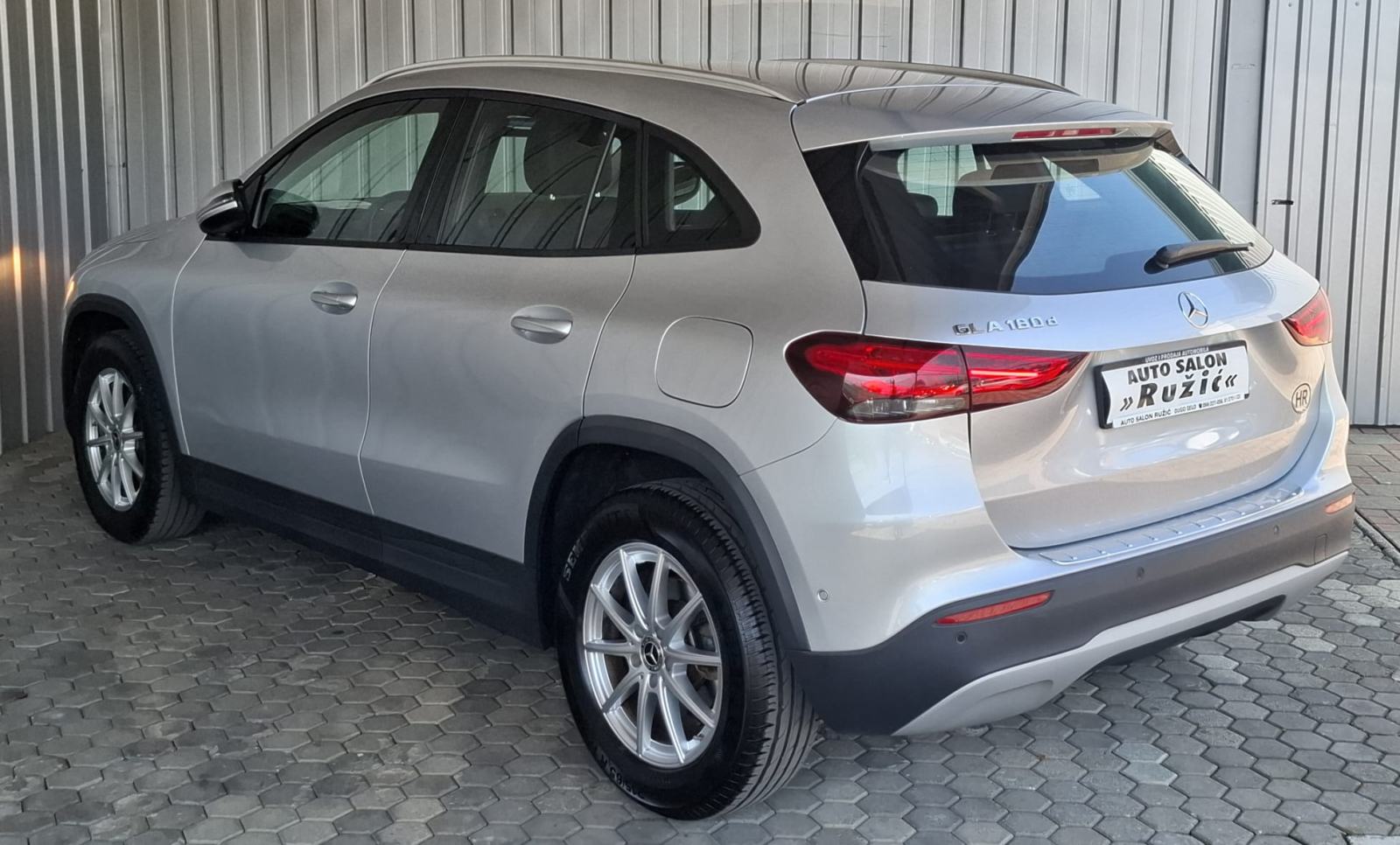 Mercedes-Benz GLA 180 d AUTOMATIK LUXURY NAVI 2xPDC FULL LED GARANCIJA, pogled izvana - slika 4