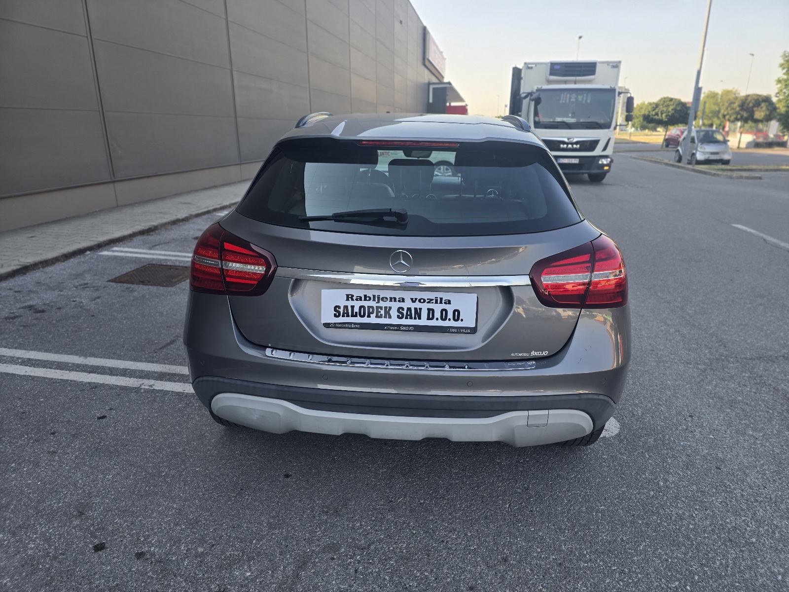 Mercedes-Benz GLA 200 automatik, fotografija 4