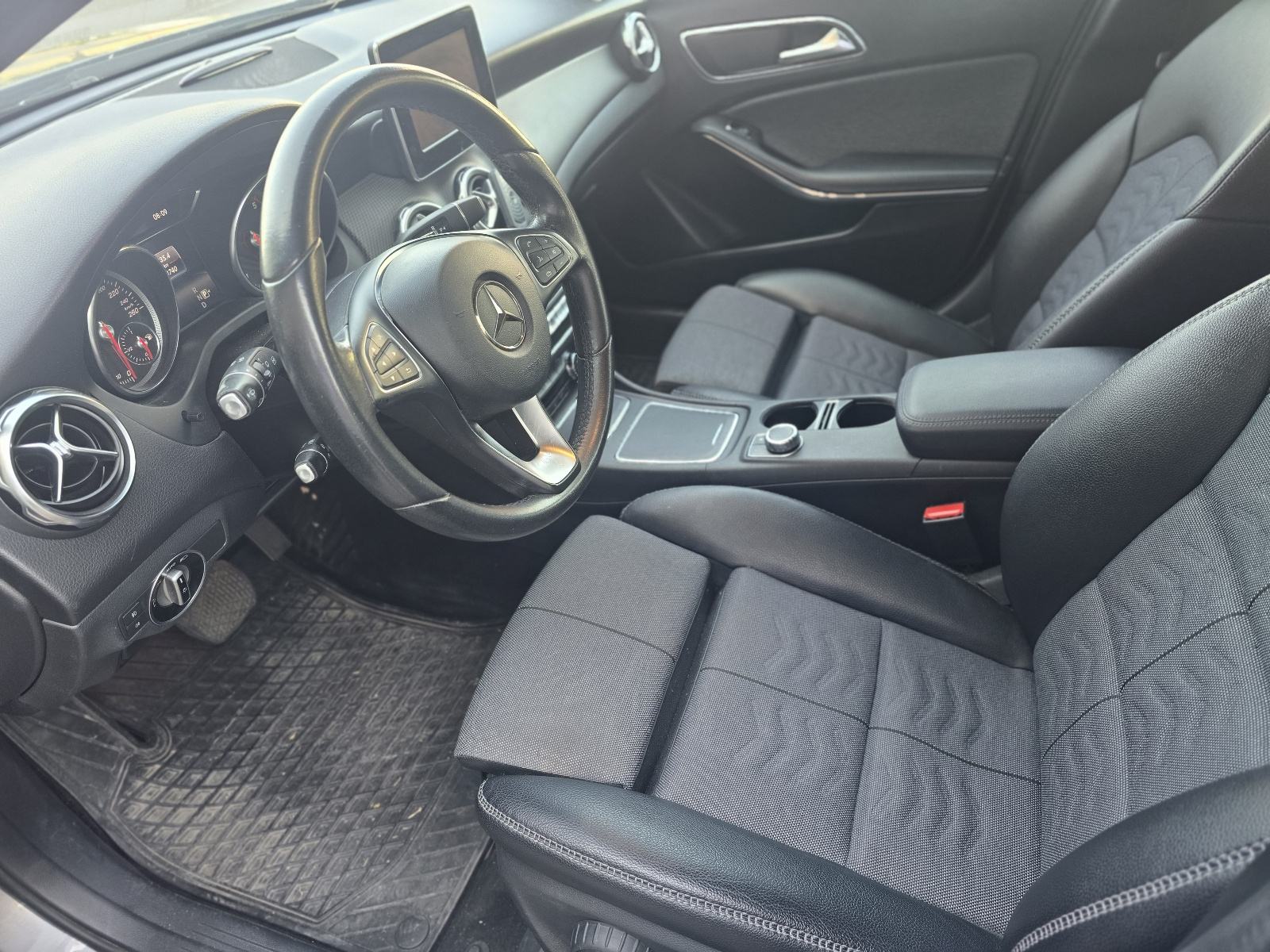 Mercedes-Benz GLA 200 automatik, fotografija 9