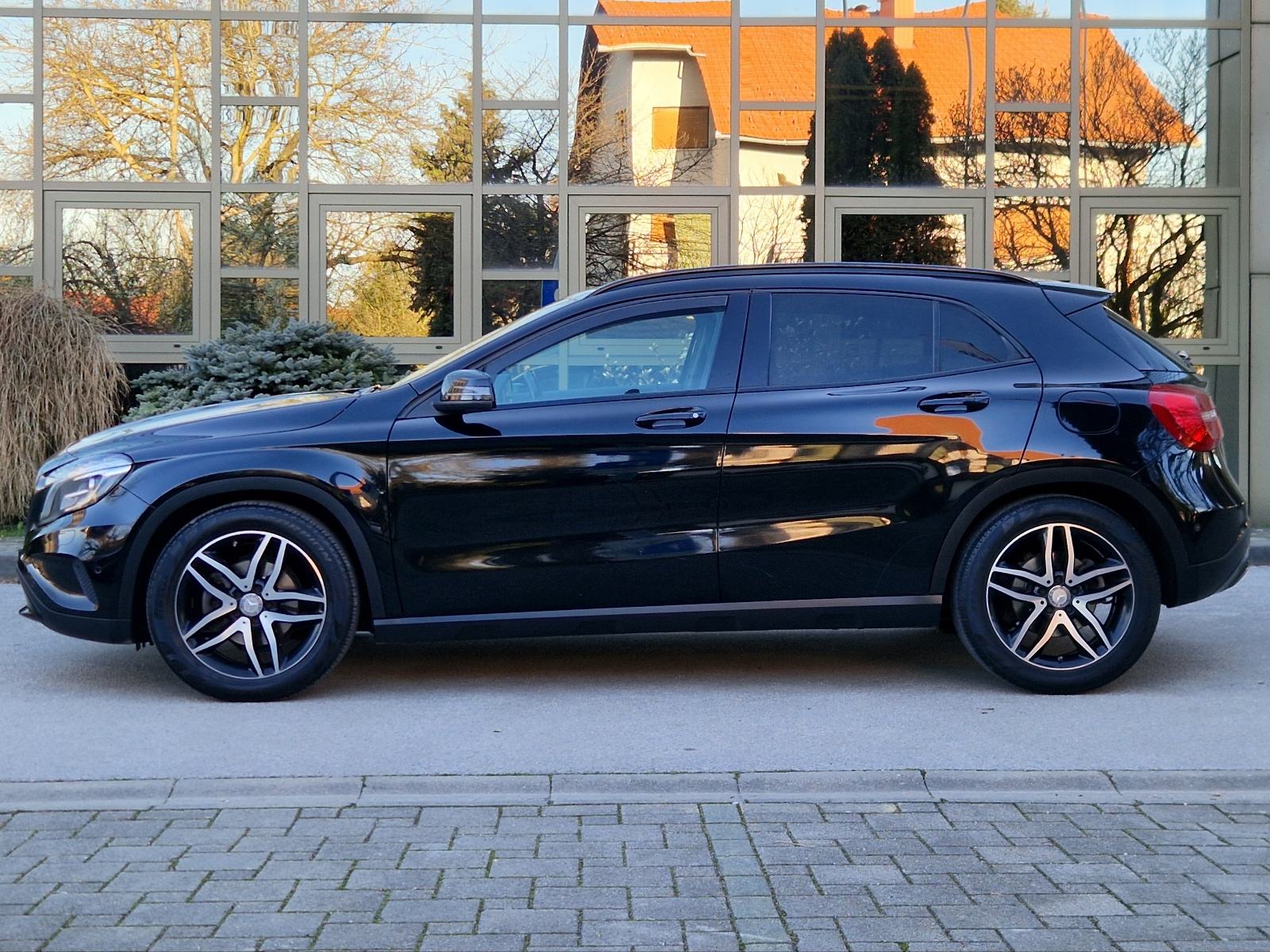 MERCEDES-BENZ GLA 200 CDI 4MATIC - BOGATA OPREMA-SERVISNA-REG.07/2027., fotografija 10