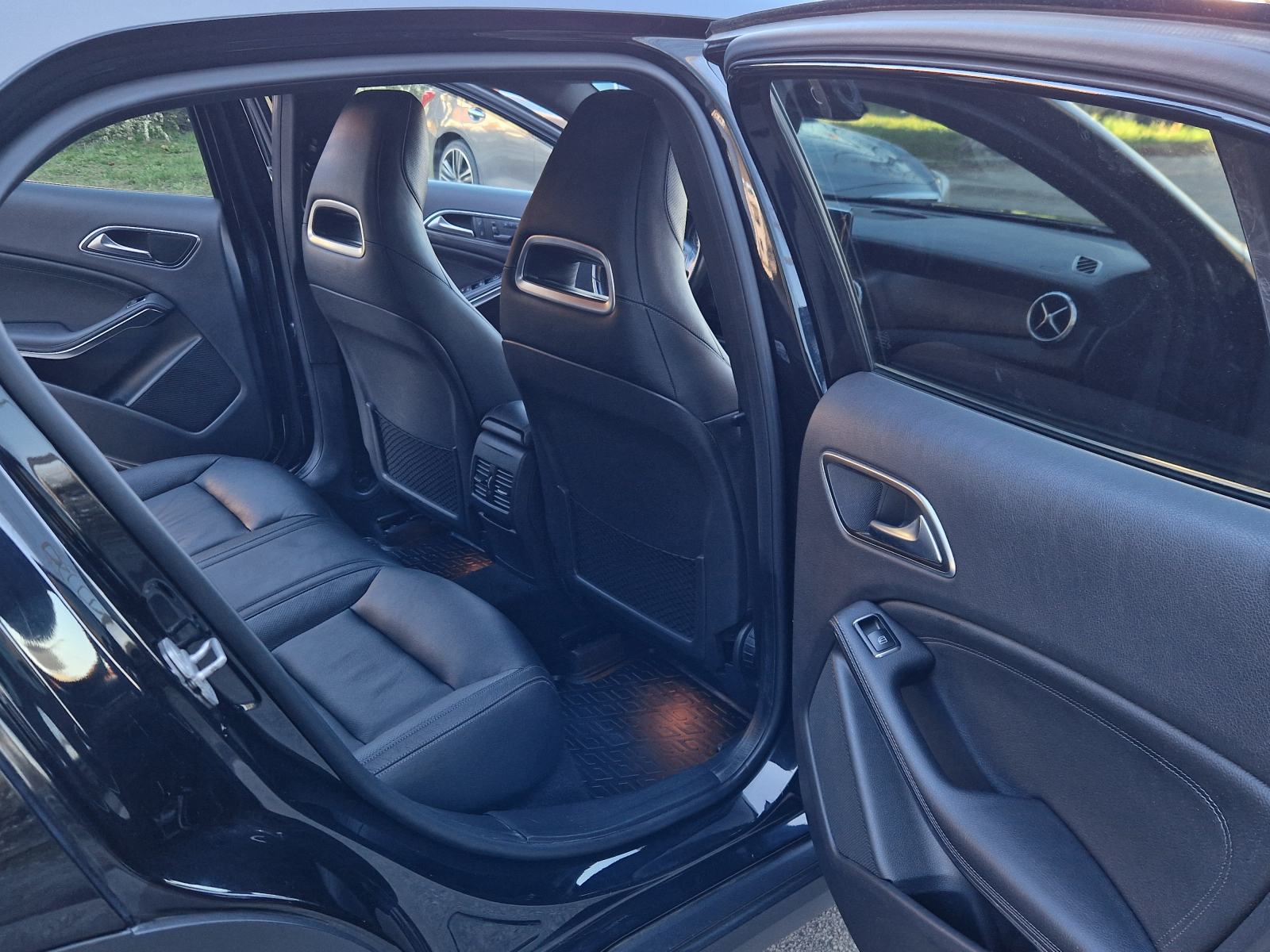 MERCEDES-BENZ GLA 200 CDI 4MATIC - BOGATA OPREMA-SERVISNA-REG.07/2027., fotografija 18