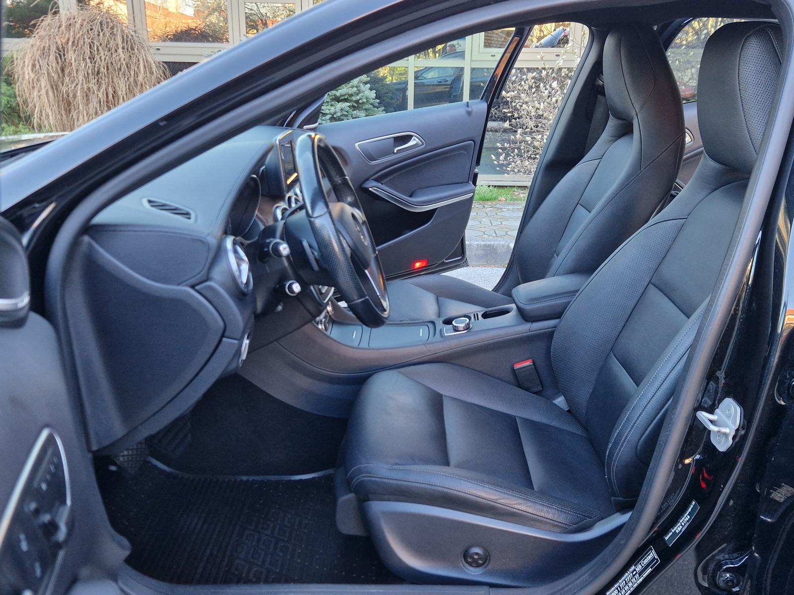 MERCEDES-BENZ GLA 200 CDI 4MATIC - BOGATA OPREMA-SERVISNA-REG.07/2027., fotografija 12