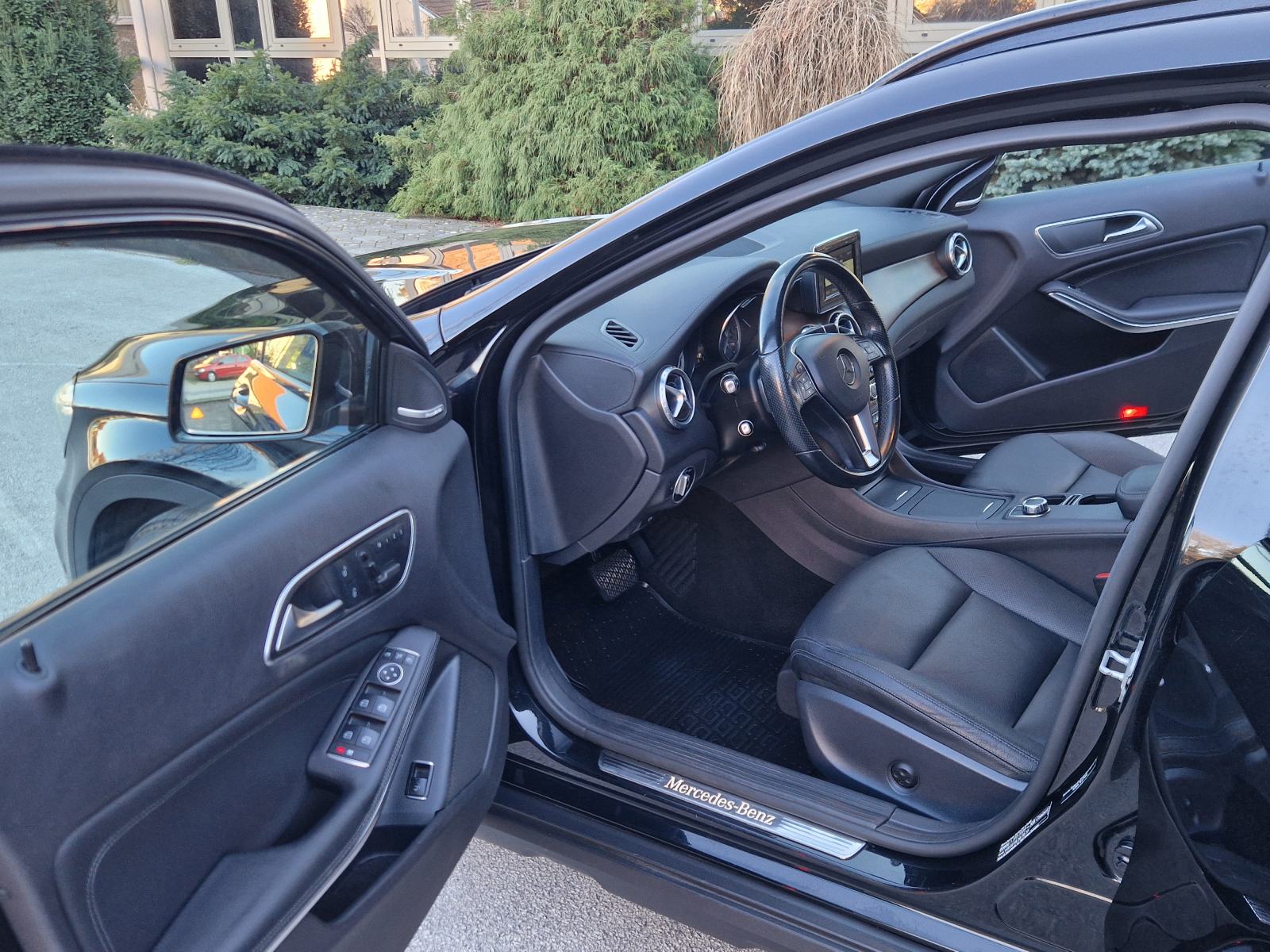 MERCEDES-BENZ GLA 200 CDI 4MATIC - BOGATA OPREMA-SERVISNA-REG.07/2027., fotografija 11