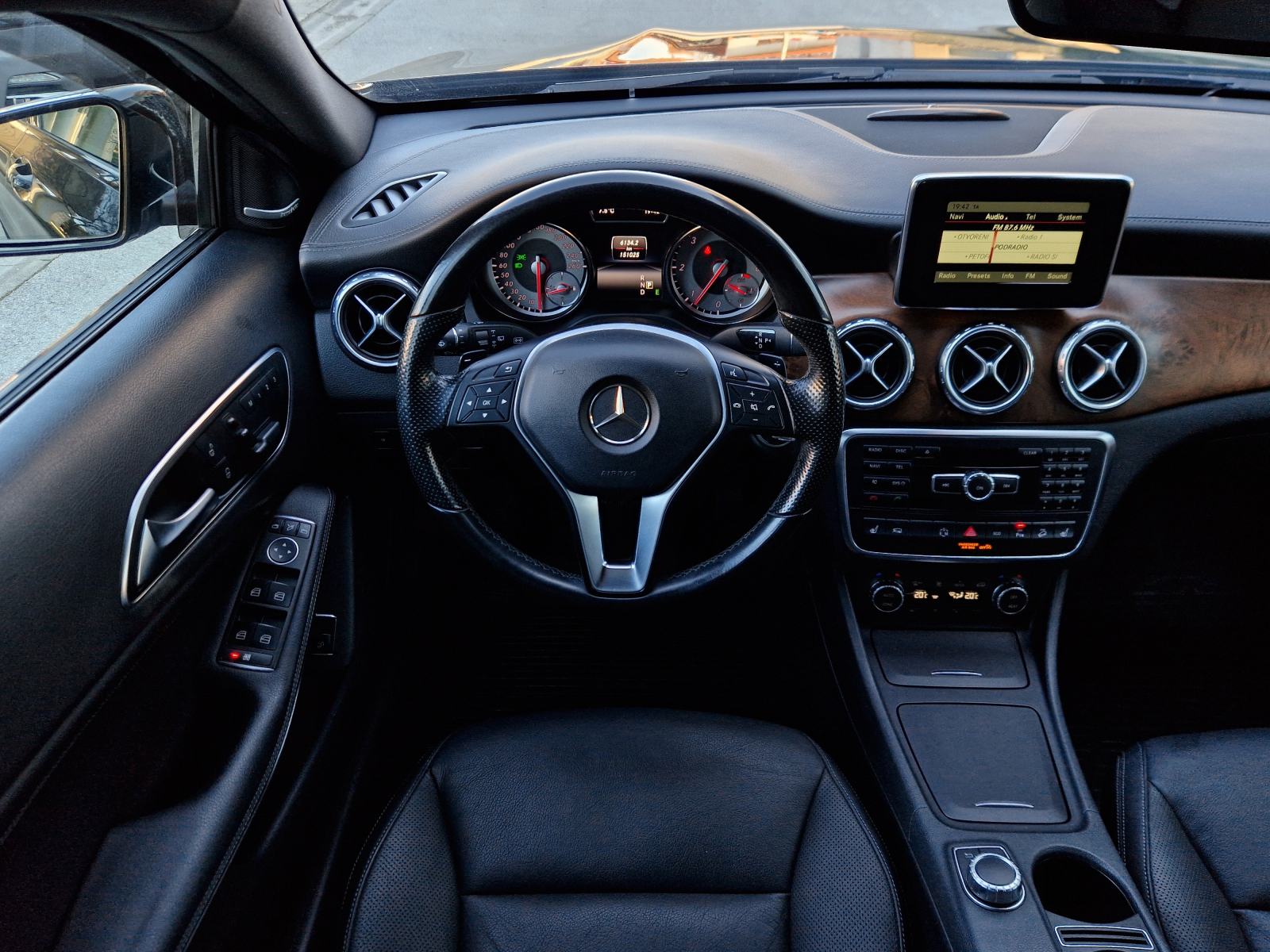MERCEDES-BENZ GLA 200 CDI 4MATIC - BOGATA OPREMA-SERVISNA-REG.07/2027., fotografija 20