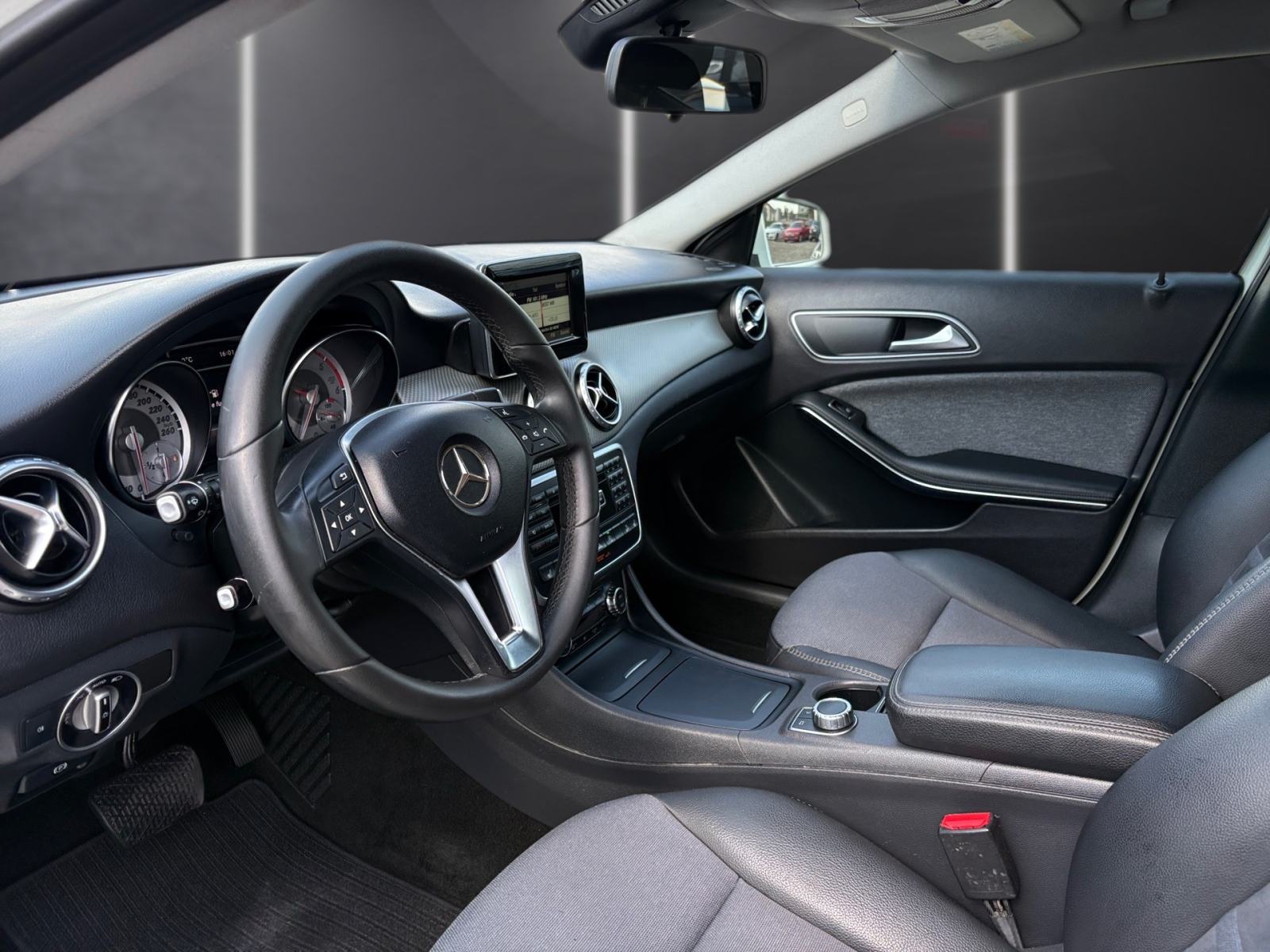 Mercedes-Benz GLA 200 CDI 4MATIC ODLICAN, fotografija 7