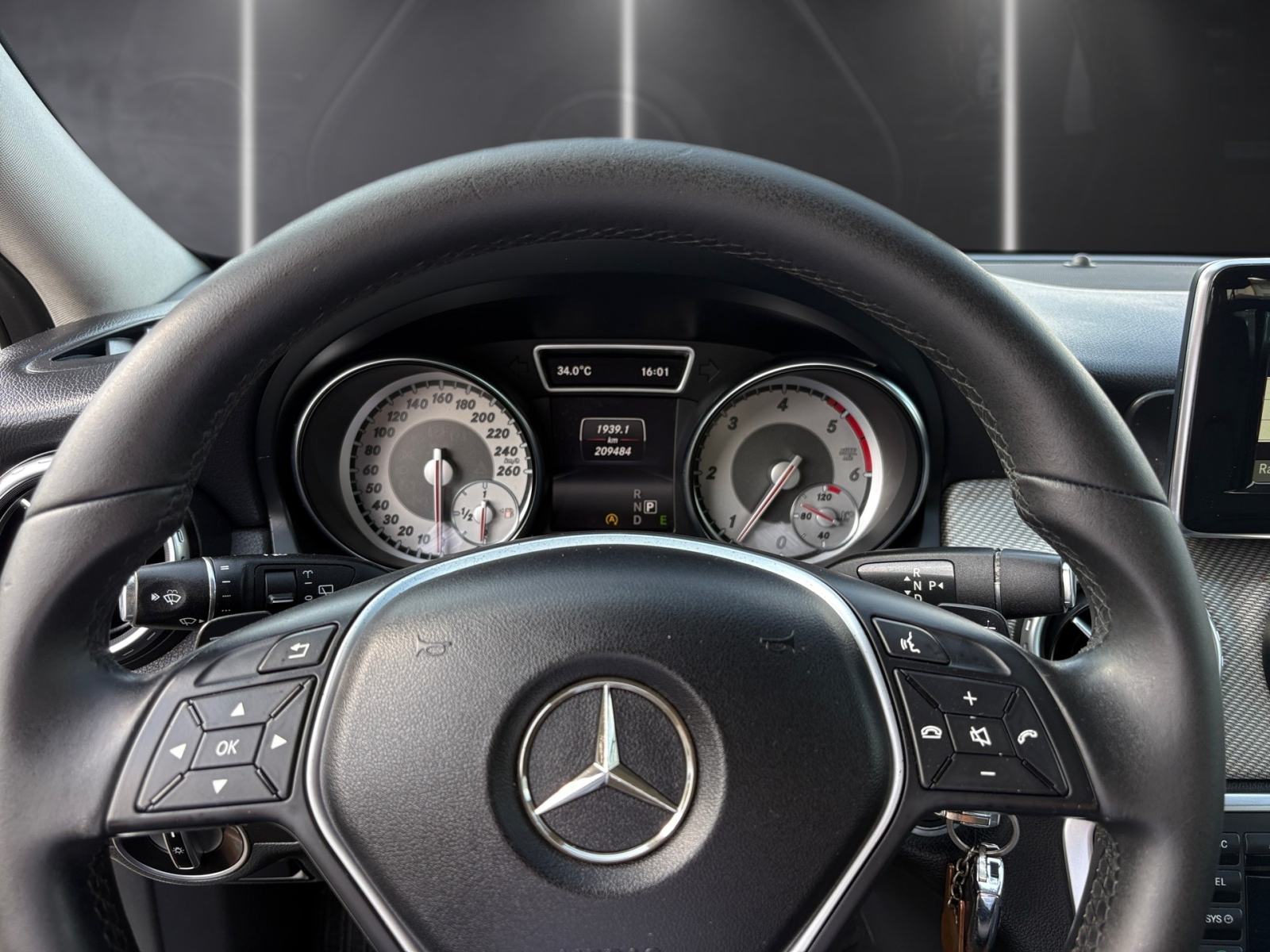 Mercedes-Benz GLA 200 CDI 4MATIC ODLICAN, fotografija 9
