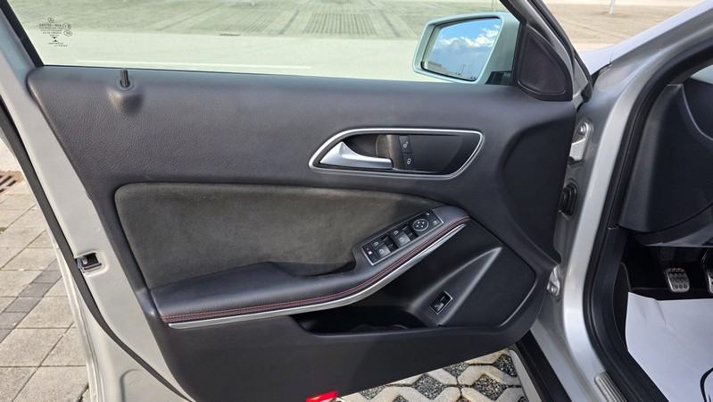 MERCEDES-BENZ GLA 200 CDI AMG - **SERVISNA - TOP STANJE - ATRAKTIVAN**, fotografija 11