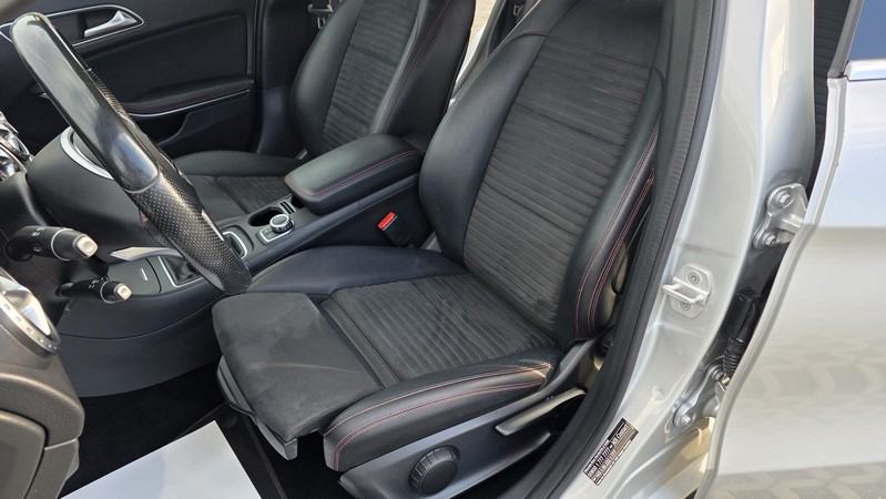 MERCEDES-BENZ GLA 200 CDI AMG - **SERVISNA - TOP STANJE - ATRAKTIVAN**, fotografija 13