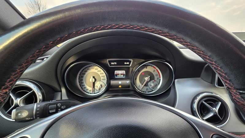 MERCEDES-BENZ GLA 200 CDI AMG - **SERVISNA - TOP STANJE - ATRAKTIVAN**, fotografija 20
