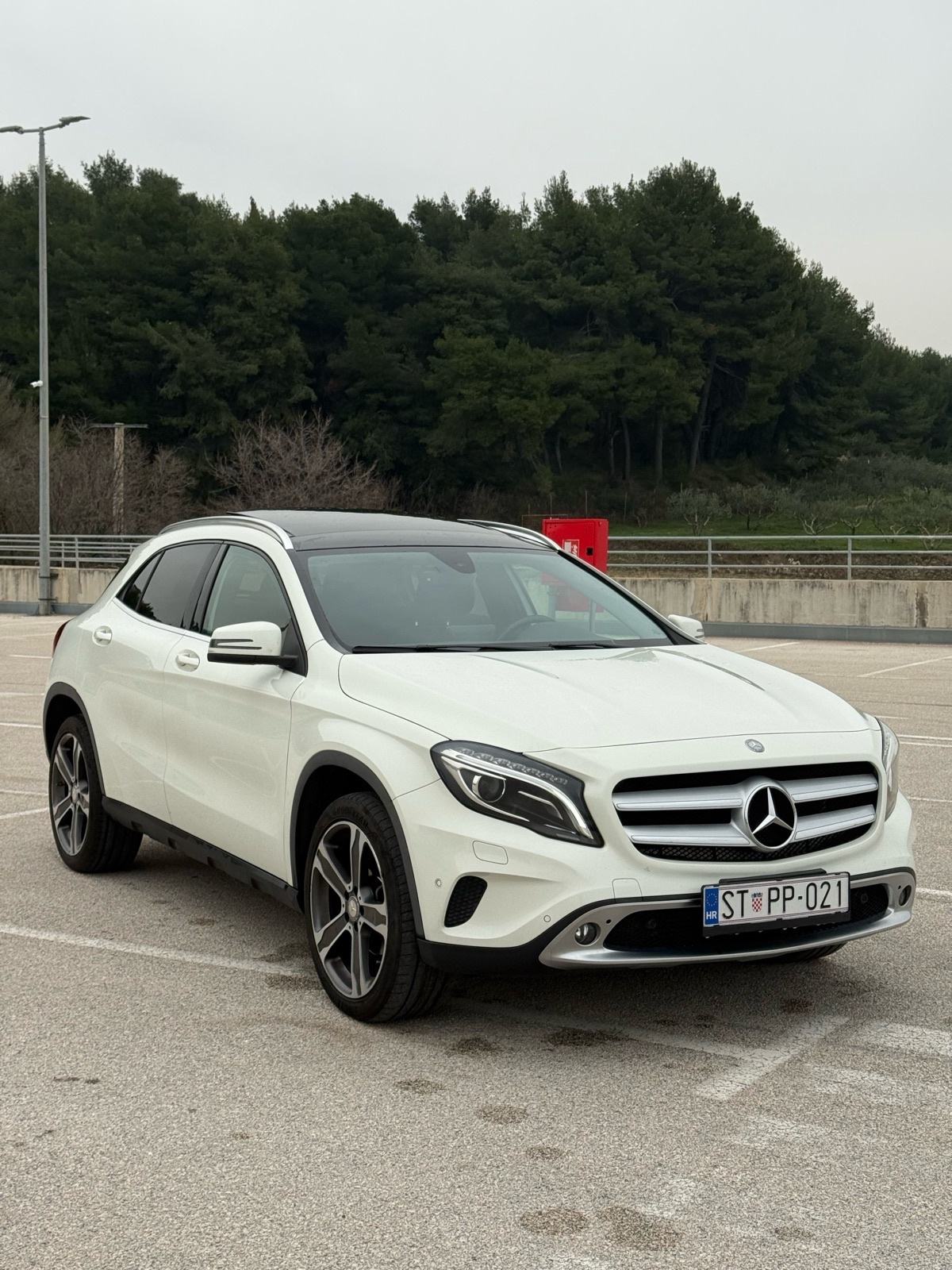 Mercedes-Benz GLA 200 d 4MATIC *AUTOMATIK*PANORAMA* ODLICNO STANJE, pogled izvana - slika 1