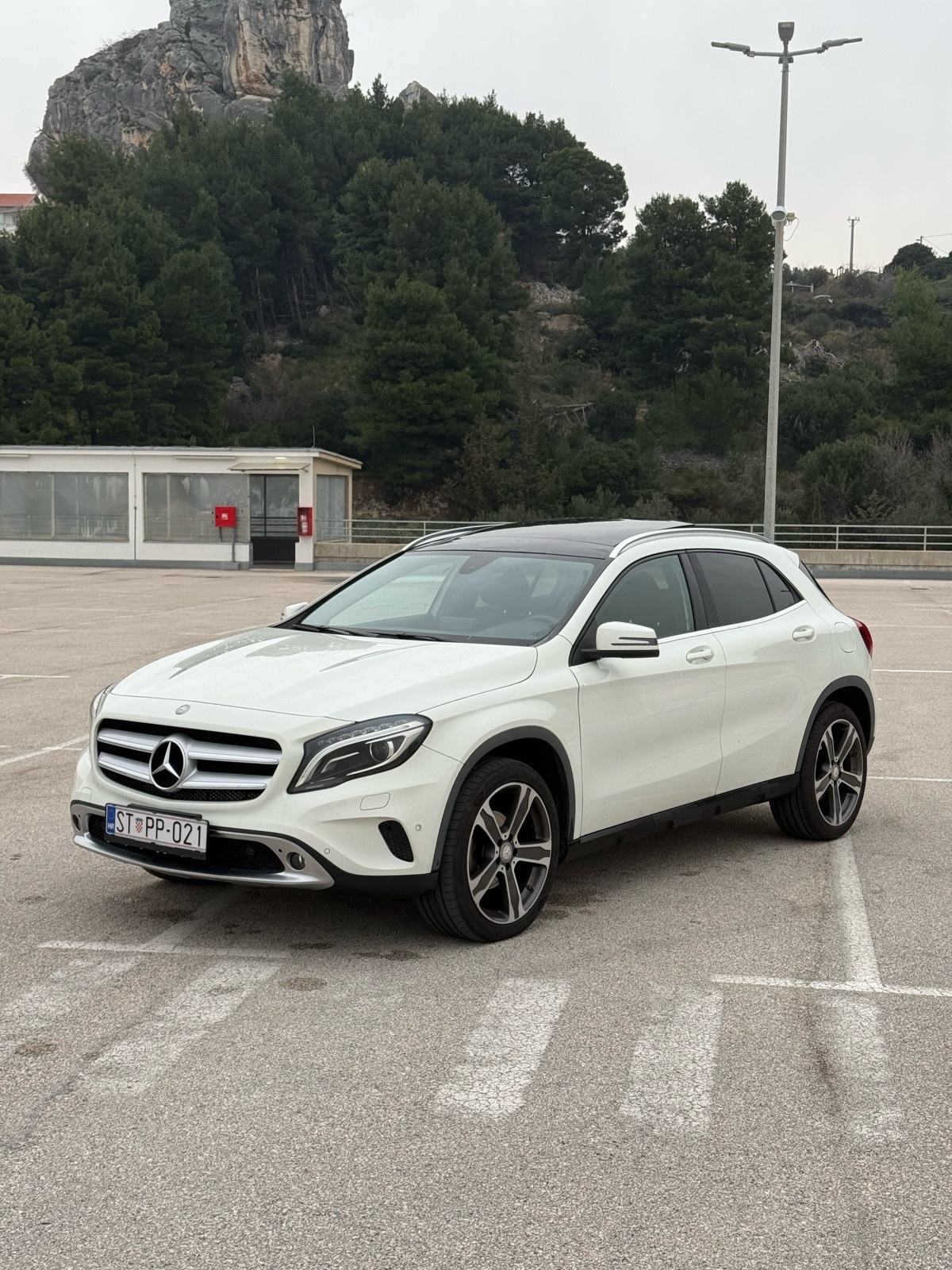 Mercedes-Benz GLA 200 d 4MATIC *AUTOMATIK*PANORAMA* ODLICNO STANJE, pogled izvana - slika 2
