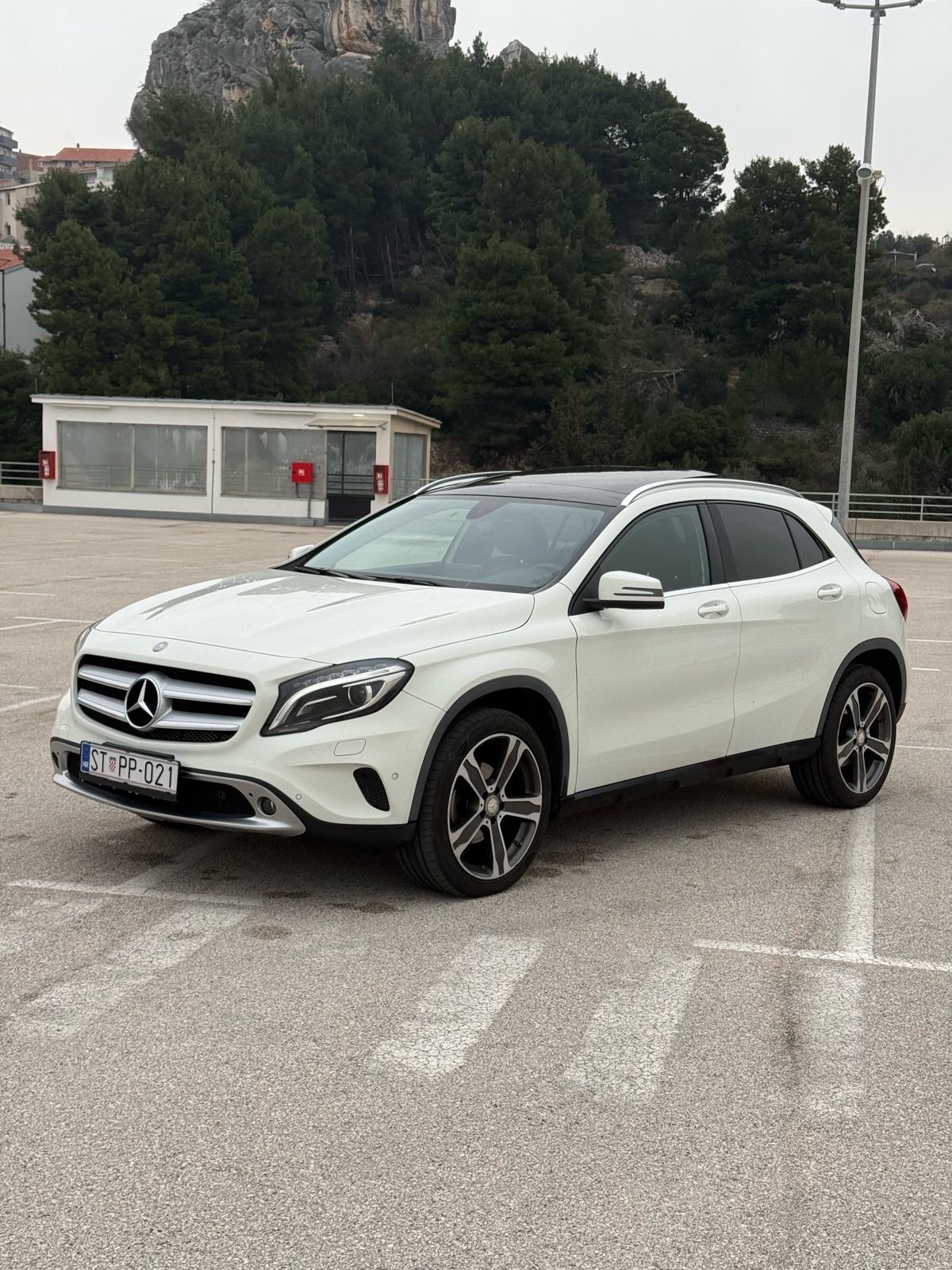 Mercedes-Benz GLA 200 d 4MATIC *AUTOMATIK*PANORAMA* ODLICNO STANJE, fotografija 8