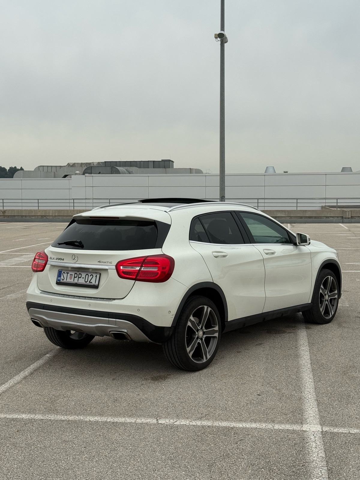 Mercedes-Benz GLA 200 d 4MATIC *AUTOMATIK*PANORAMA* ODLICNO STANJE, fotografija 6