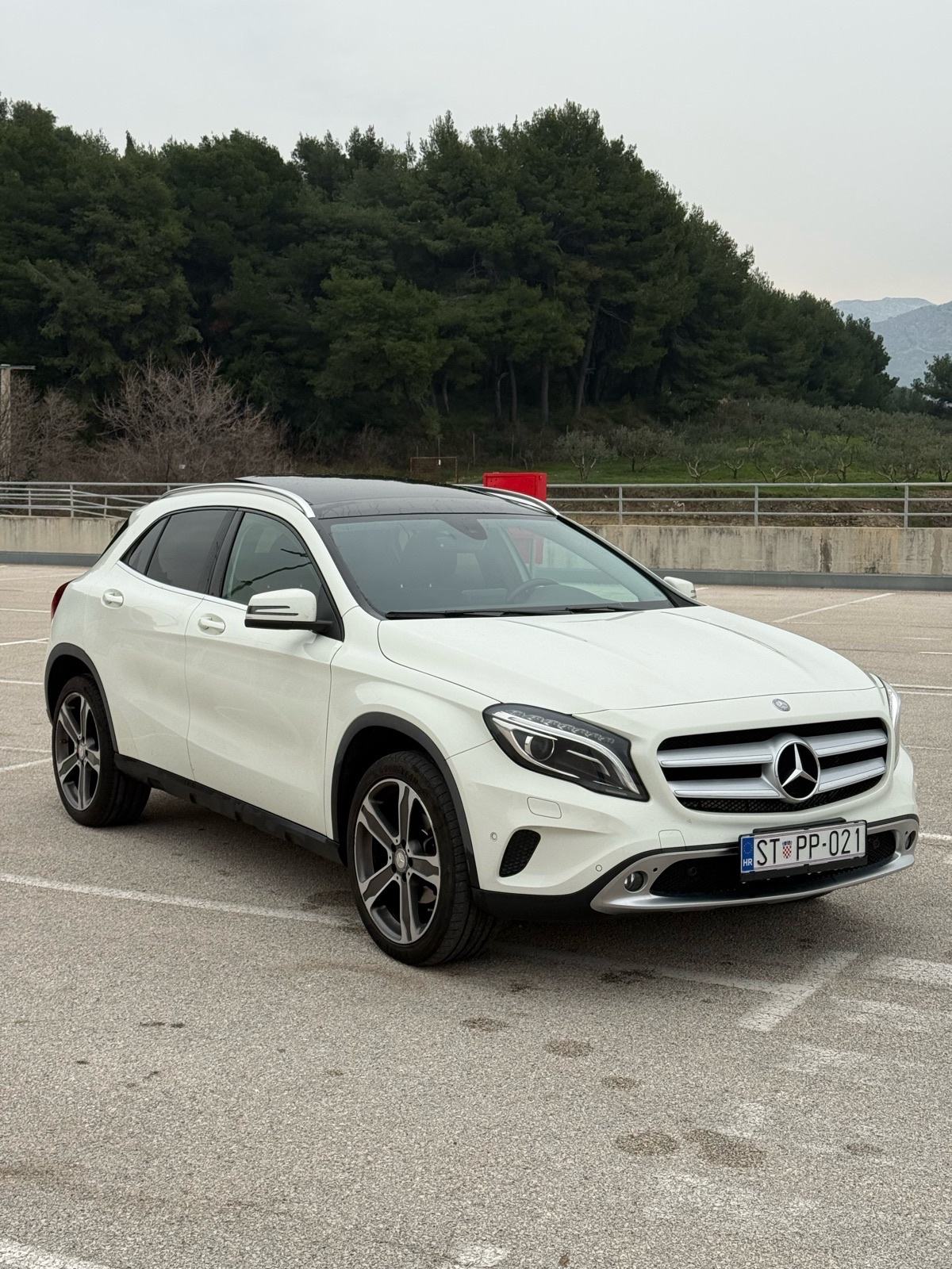 Mercedes-Benz GLA 200 d 4MATIC *AUTOMATIK*PANORAMA* ODLICNO STANJE, fotografija 9