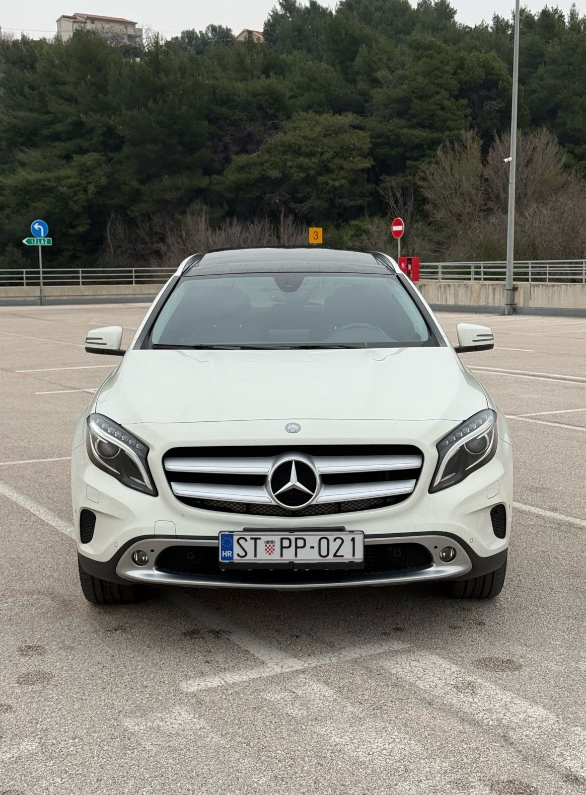 Mercedes-Benz GLA 200 d 4MATIC *AUTOMATIK*PANORAMA* ODLICNO STANJE, fotografija 11
