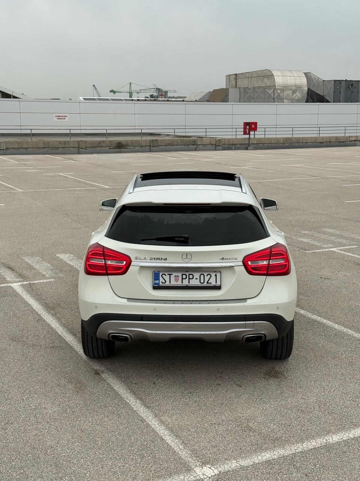Mercedes-Benz GLA 200 d 4MATIC *AUTOMATIK*PANORAMA* ODLICNO STANJE, fotografija 13