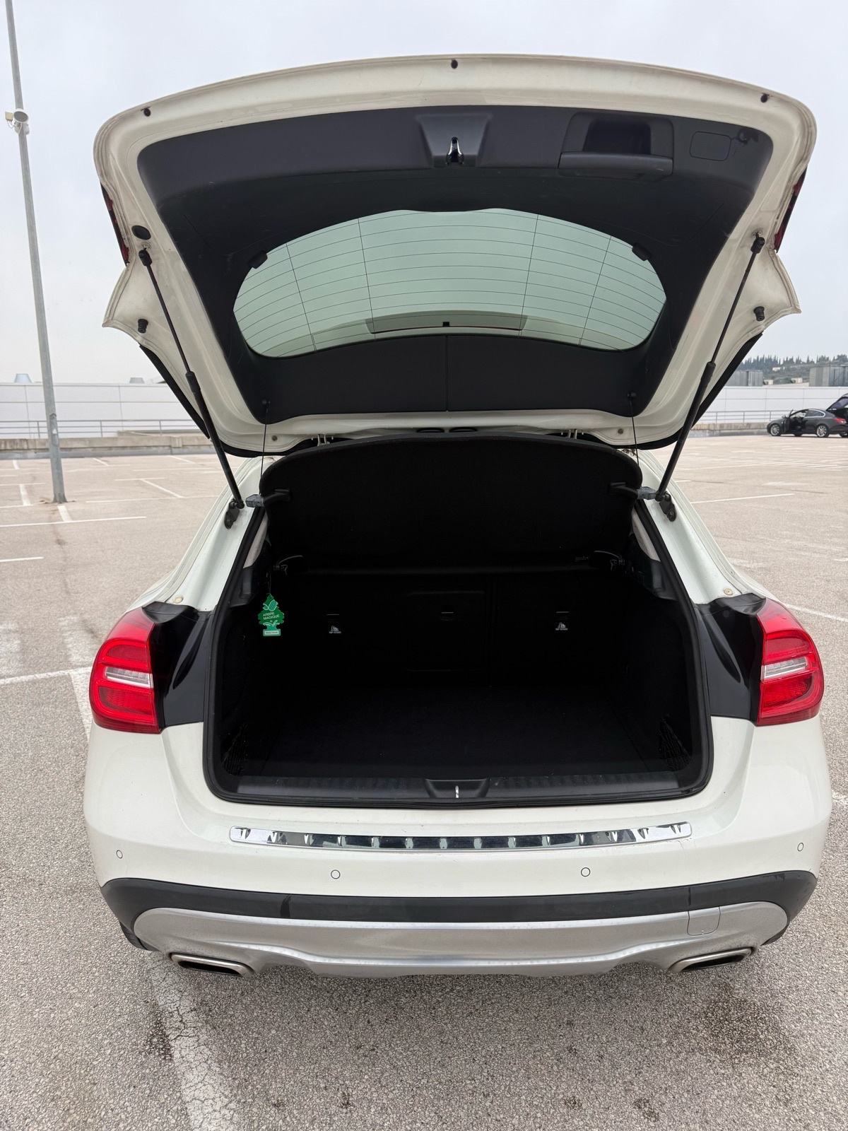Mercedes-Benz GLA 200 d 4MATIC *AUTOMATIK*PANORAMA* ODLICNO STANJE, fotografija 14