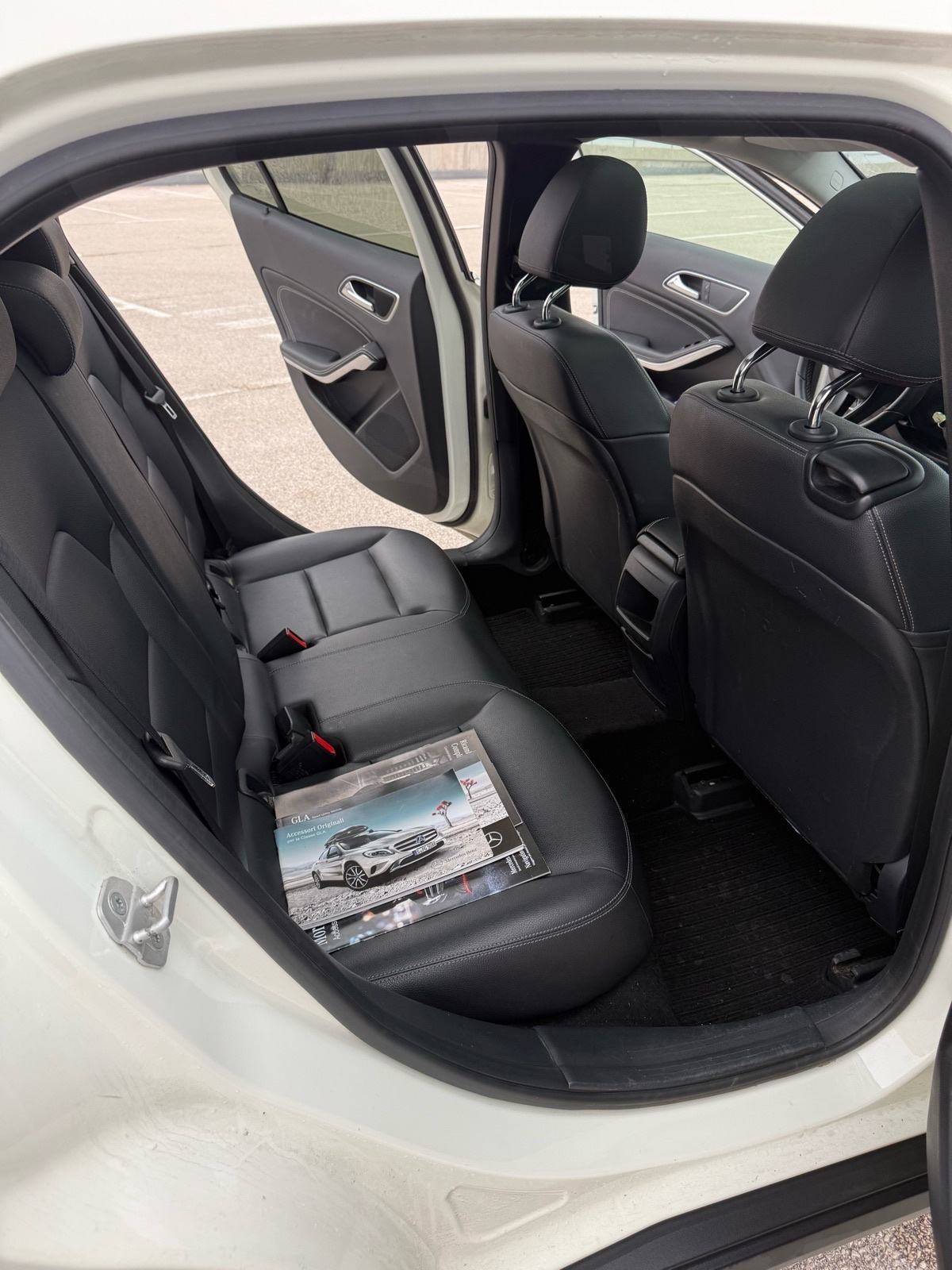 Mercedes-Benz GLA 200 d 4MATIC *AUTOMATIK*PANORAMA* ODLICNO STANJE, fotografija 17