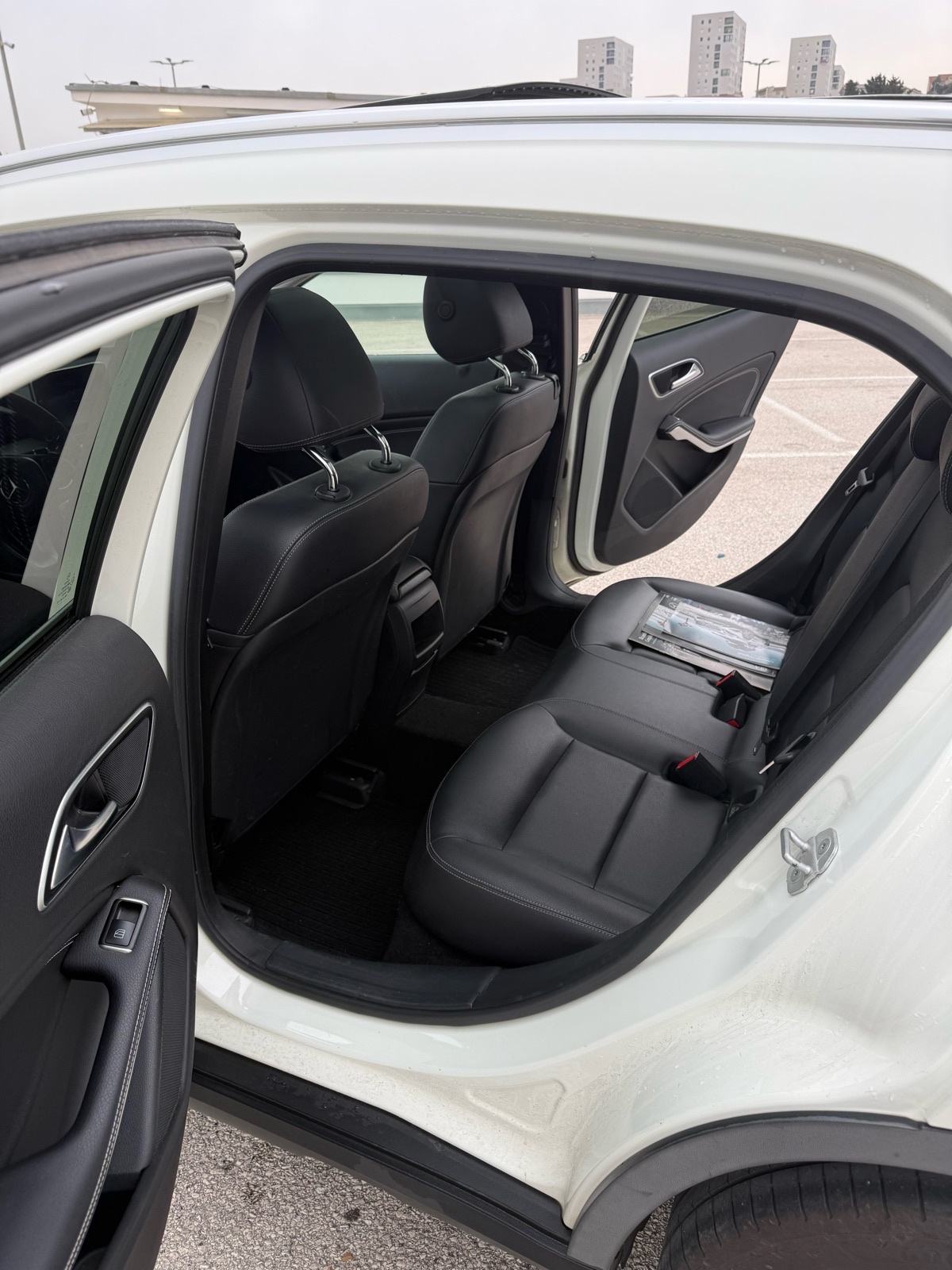 Mercedes-Benz GLA 200 d 4MATIC *AUTOMATIK*PANORAMA* ODLICNO STANJE, fotografija 18