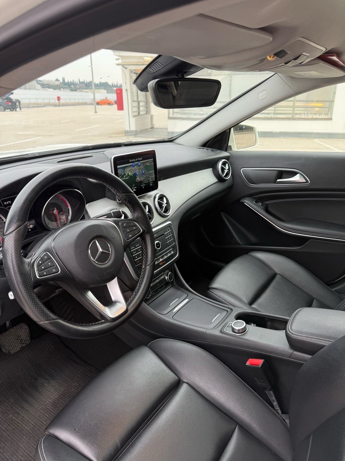 Mercedes-Benz GLA 200 d 4MATIC *AUTOMATIK*PANORAMA* ODLICNO STANJE, fotografija 19