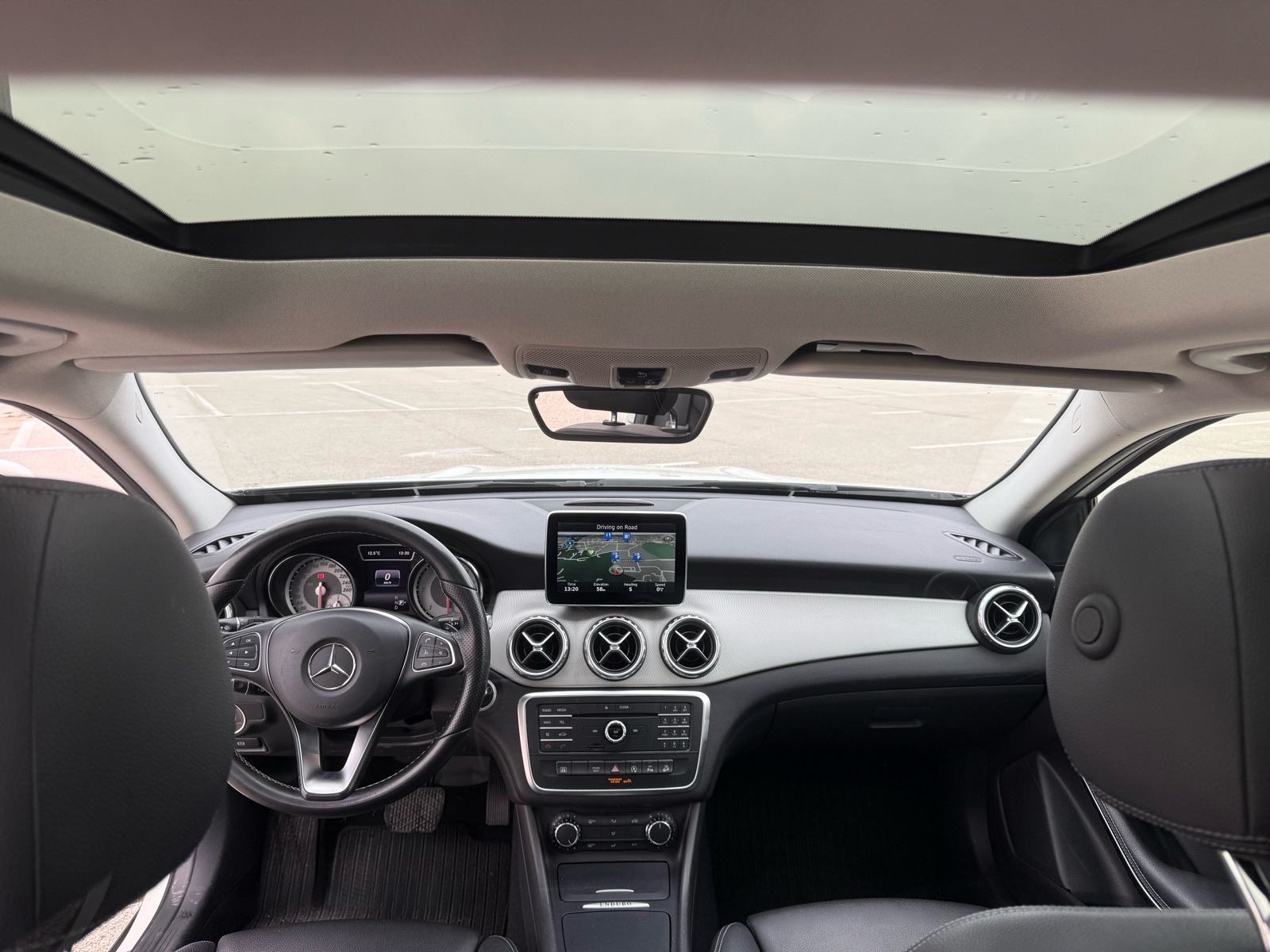 Mercedes-Benz GLA 200 d 4MATIC *AUTOMATIK*PANORAMA* ODLICNO STANJE, fotografija 16