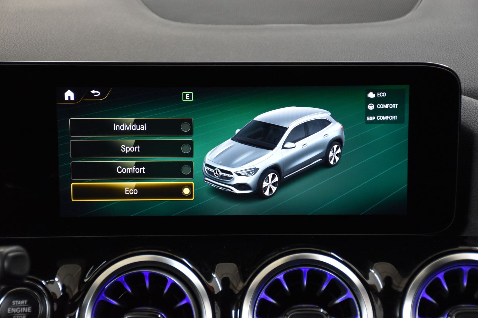 Mercedes-Benz GLA 200 d AMG-LINE MATT KAMERA AMBIENT ASSIST KEYLESS, fotografija 14