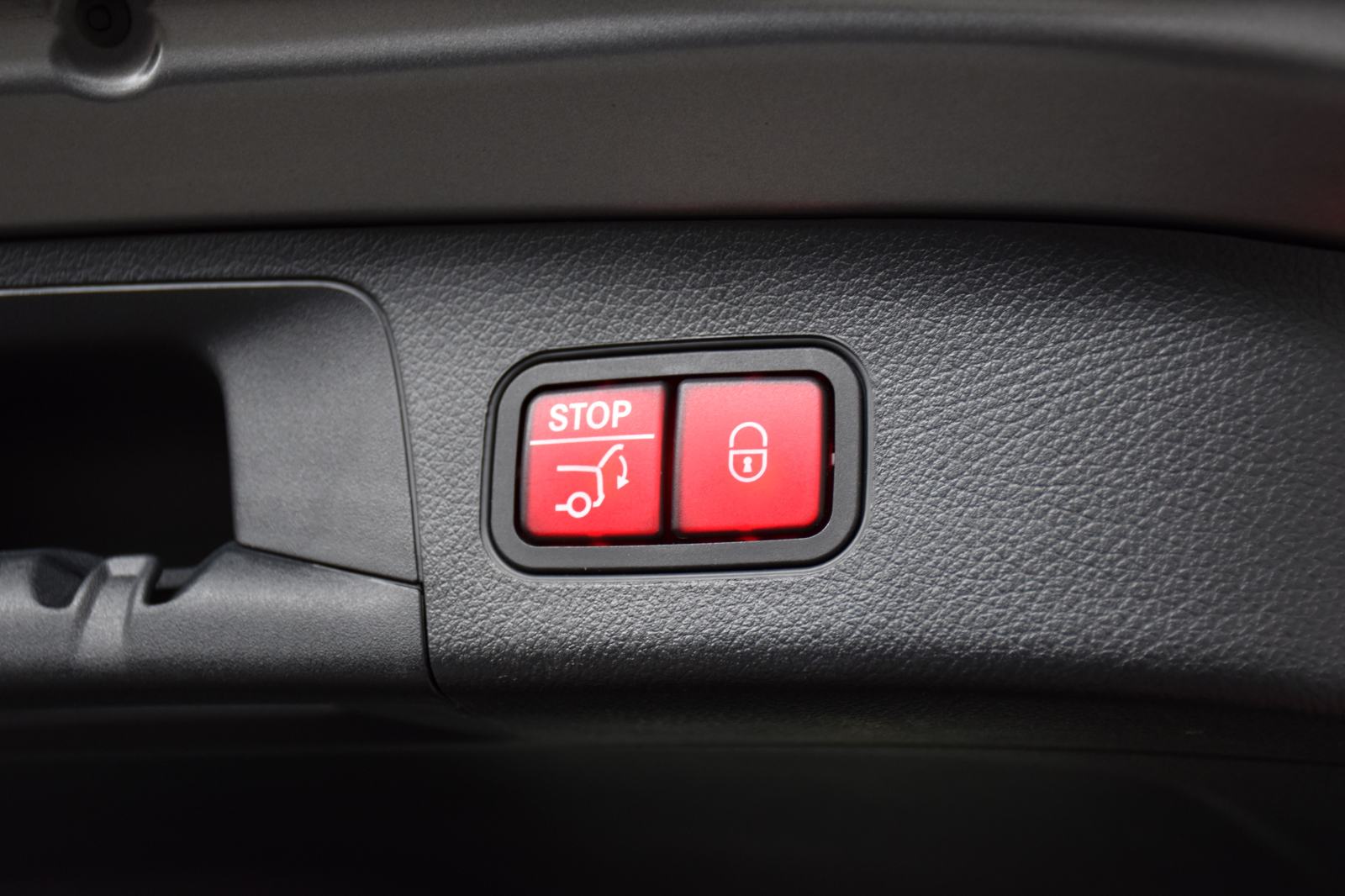 Mercedes-Benz GLA 200 d AMG-LINE MATT KAMERA AMBIENT ASSIST KEYLESS, fotografija 15