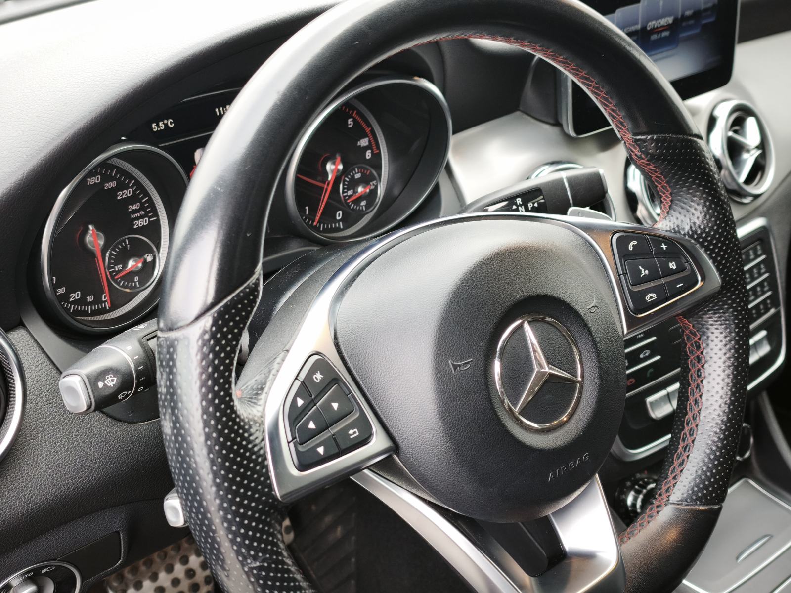 Mercedes-Benz GLA 200 d**AMG**NIGHT PAKET**, fotografija 9