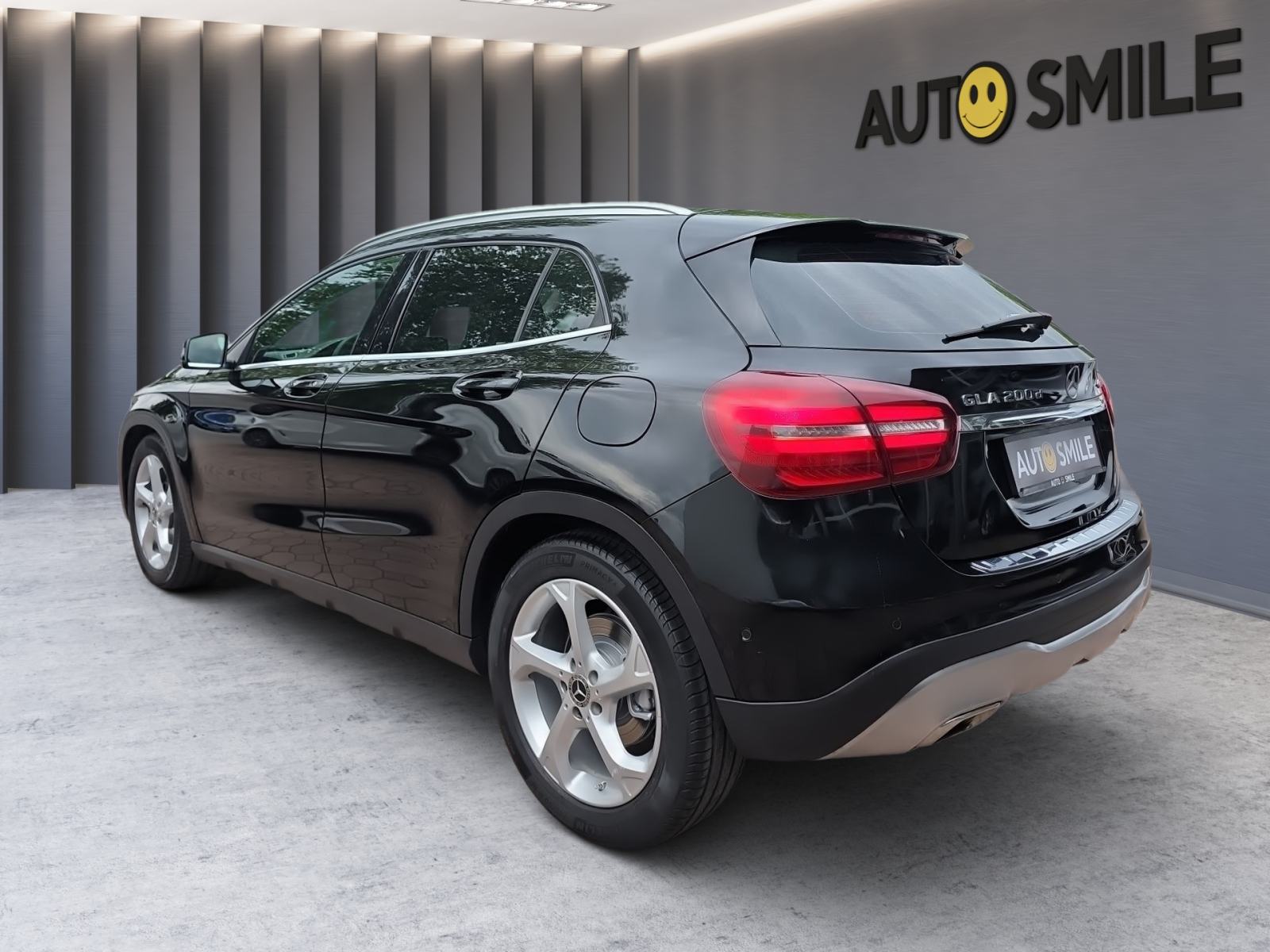 Mercedes-Benz GLA 200D, 4X4, AUT., BI-XENON, NAVI, TEMP, JAMSTVO..., pogled izvana - slika 4