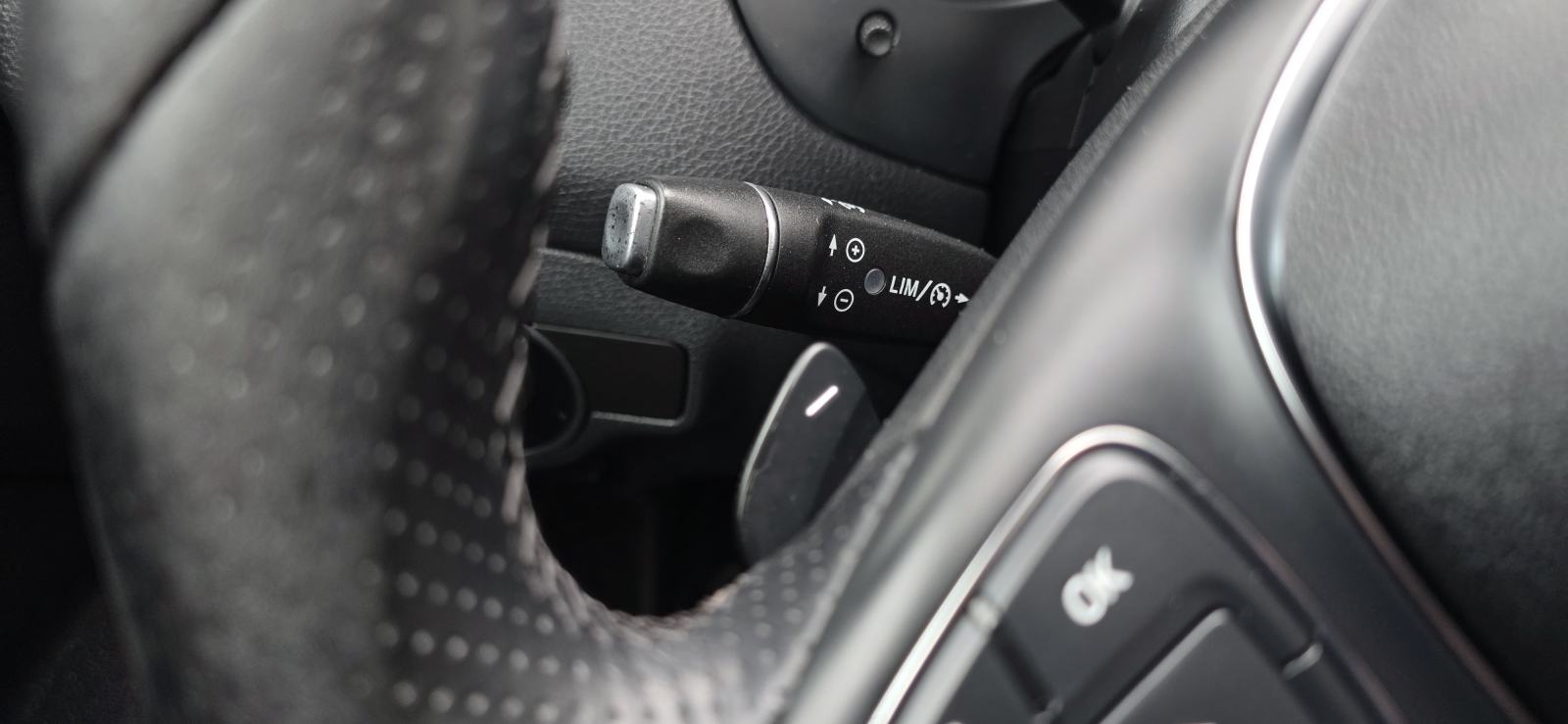 Mercedes-Benz GLA 200D, 4X4, AUT., BI-XENON, NAVI, TEMP, JAMSTVO..., fotografija 17