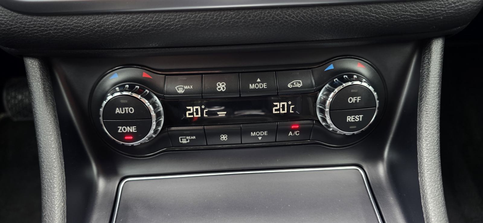 Mercedes-Benz GLA 200D, 4X4, AUT., BI-XENON, NAVI, TEMP, JAMSTVO..., fotografija 18