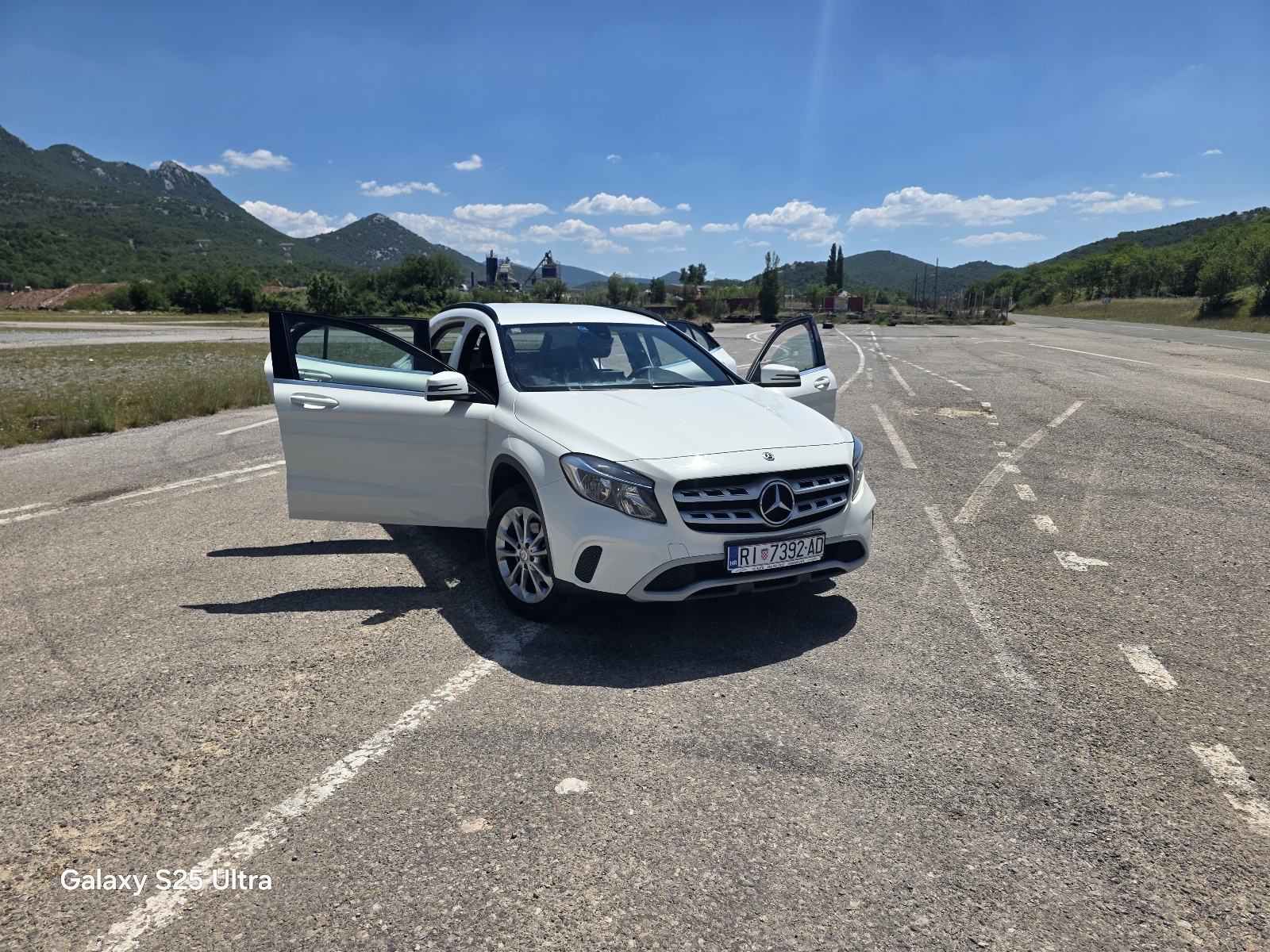 Mercedes-Benz GLA 200 d automatik, fotografija 4